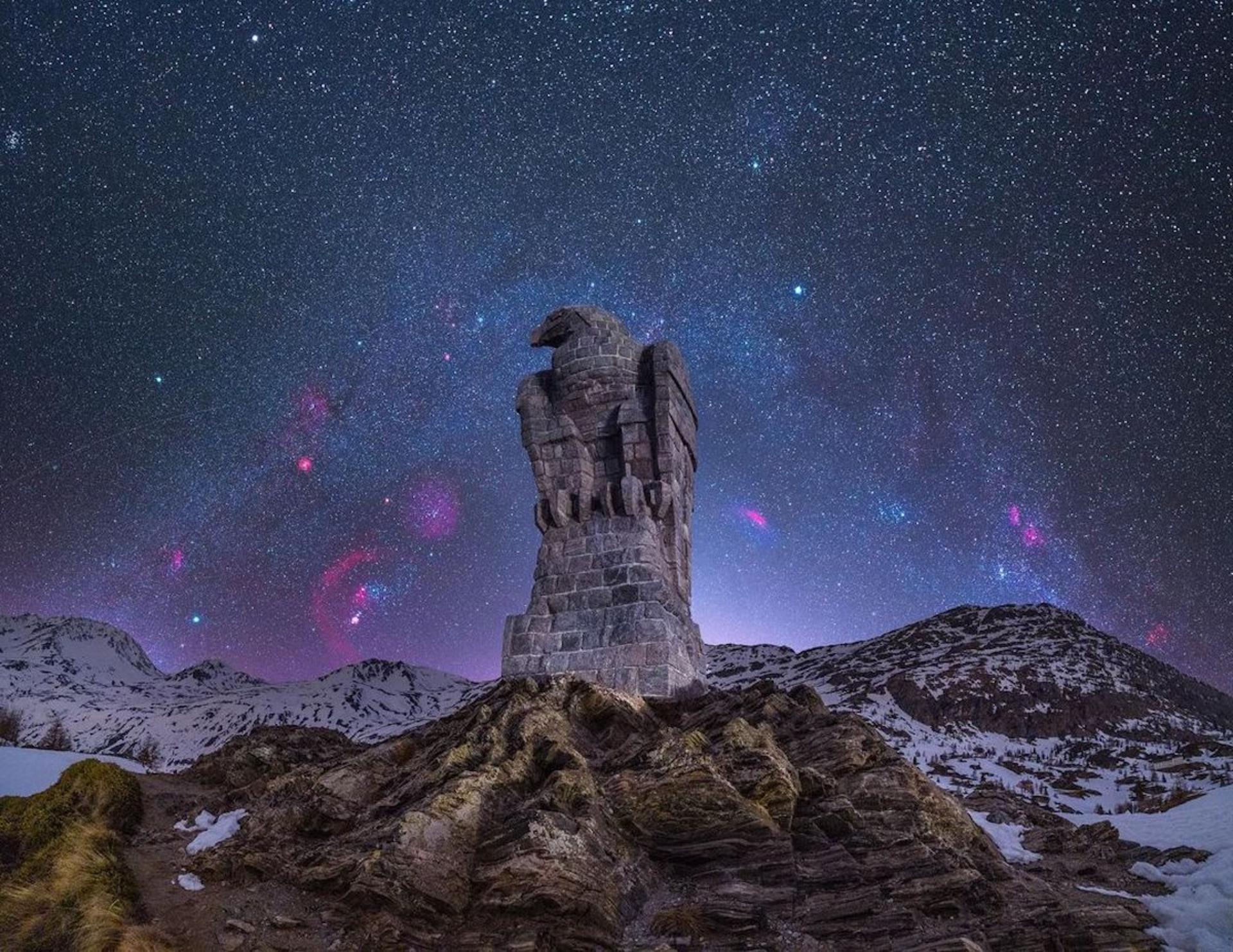 آسمان شب کهشکان برف ساختمان 