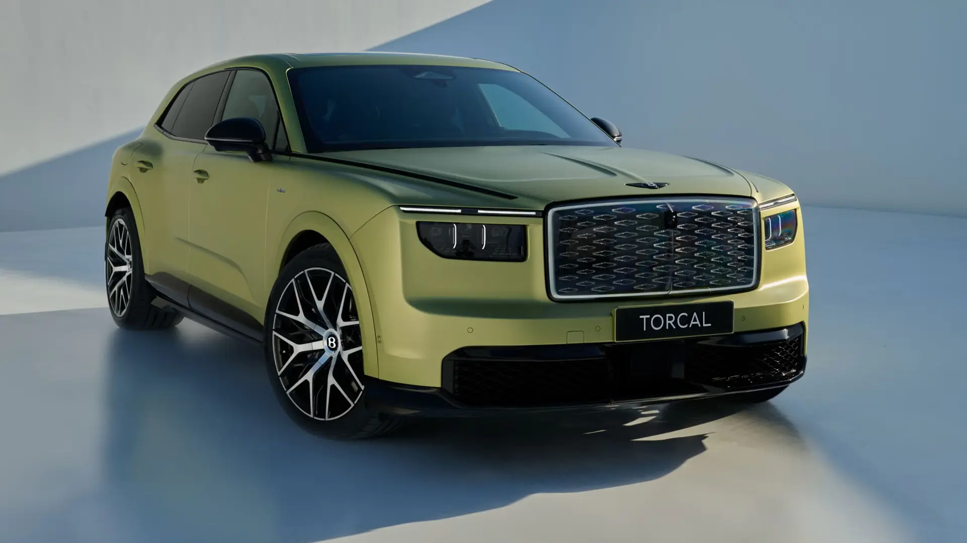 خودرو بنتلی تورکال (Bentley Torcal) با رنگ سبز لیمویی در استودیو