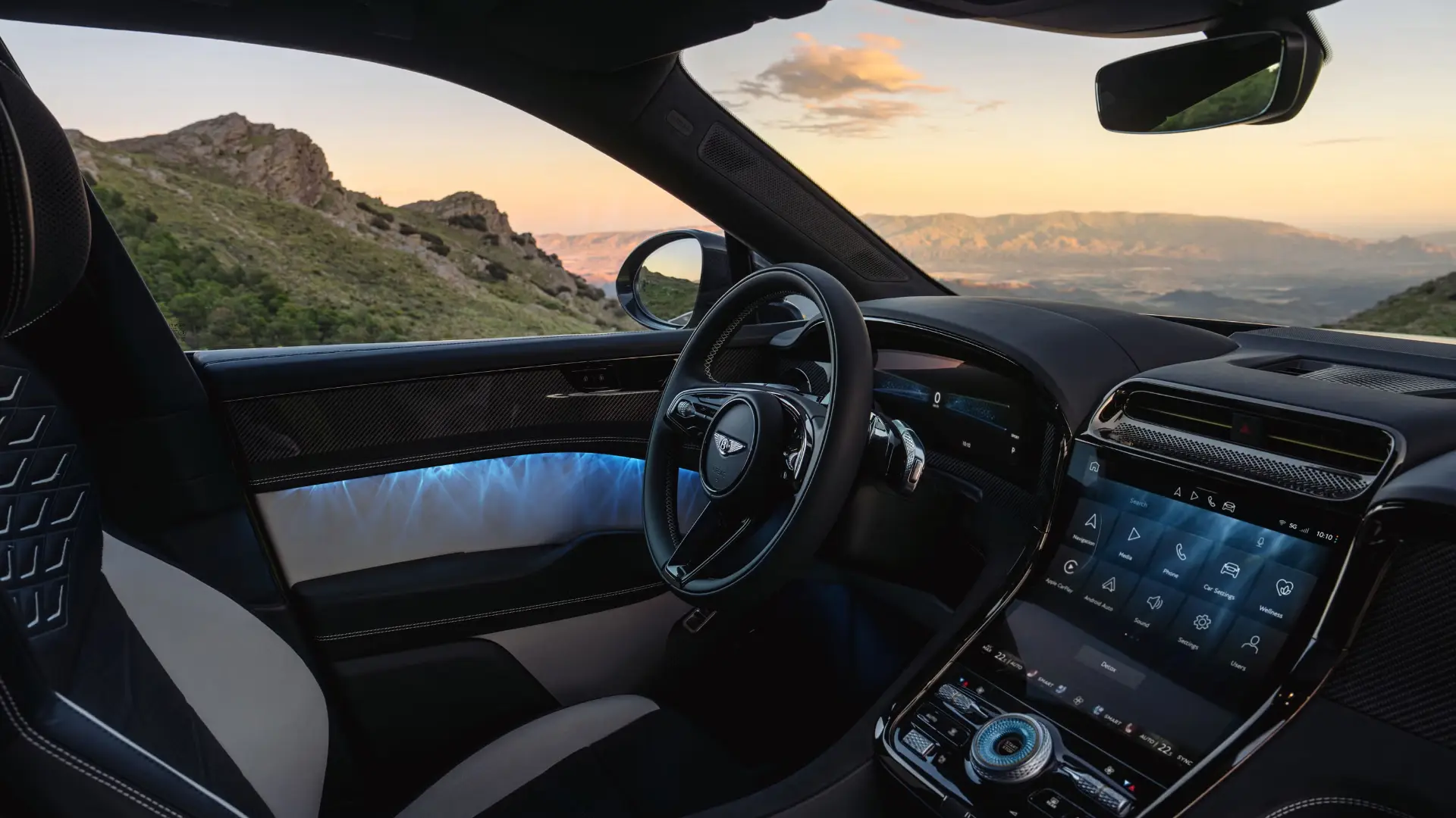 کابین لوکس و مدرن خودرو بنتلی (Bentley) با طراحی داخلی باکیفیت