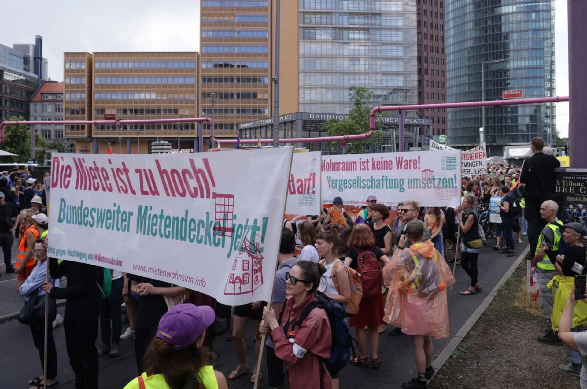 تظاهرات برلین درسال ۲۰۲۴، با درخواست مسکن مقرون به صرفه