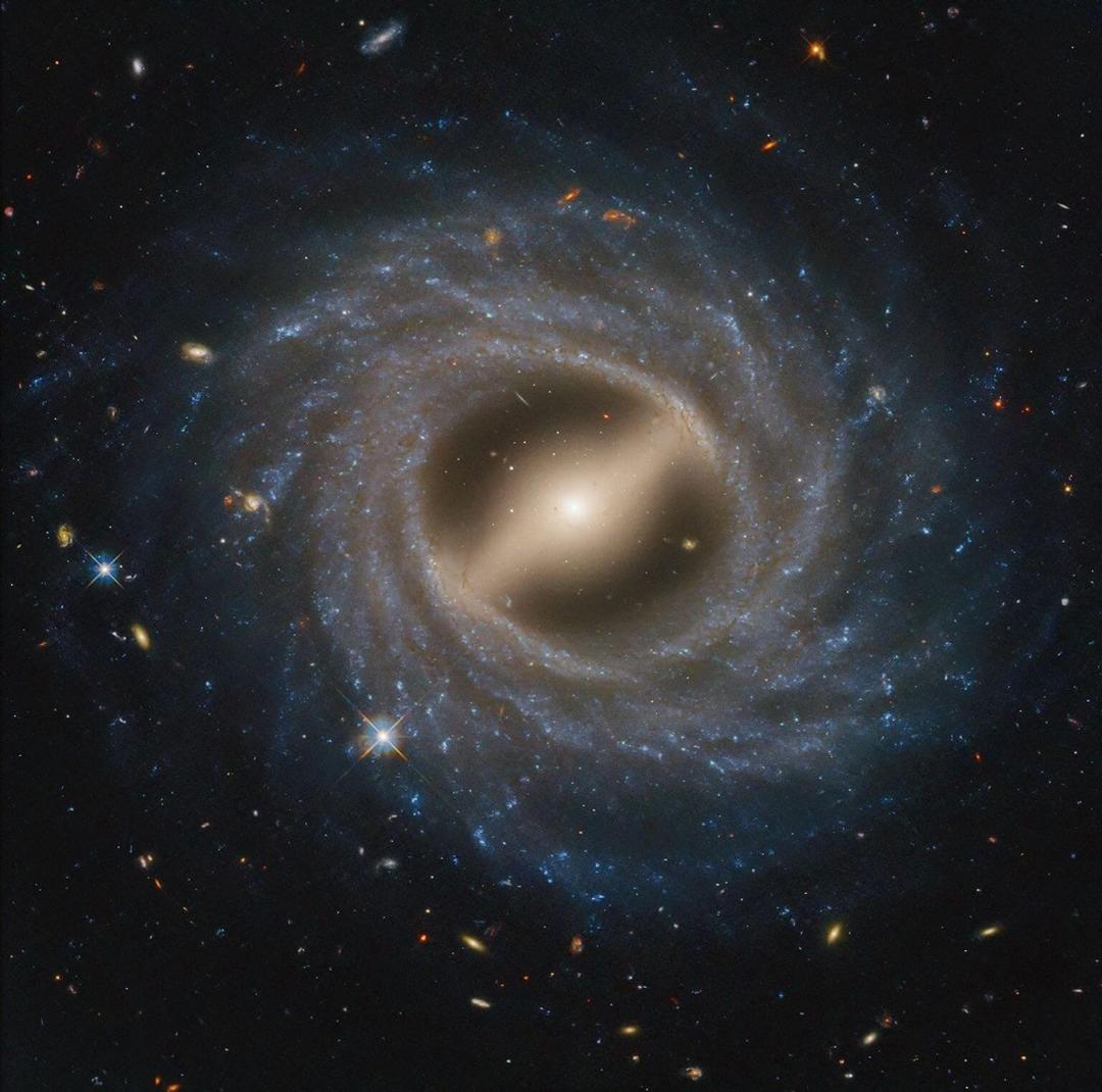 سال سی و پنجم پروژه تلسکوپ فضایی هابل - NGC 5335