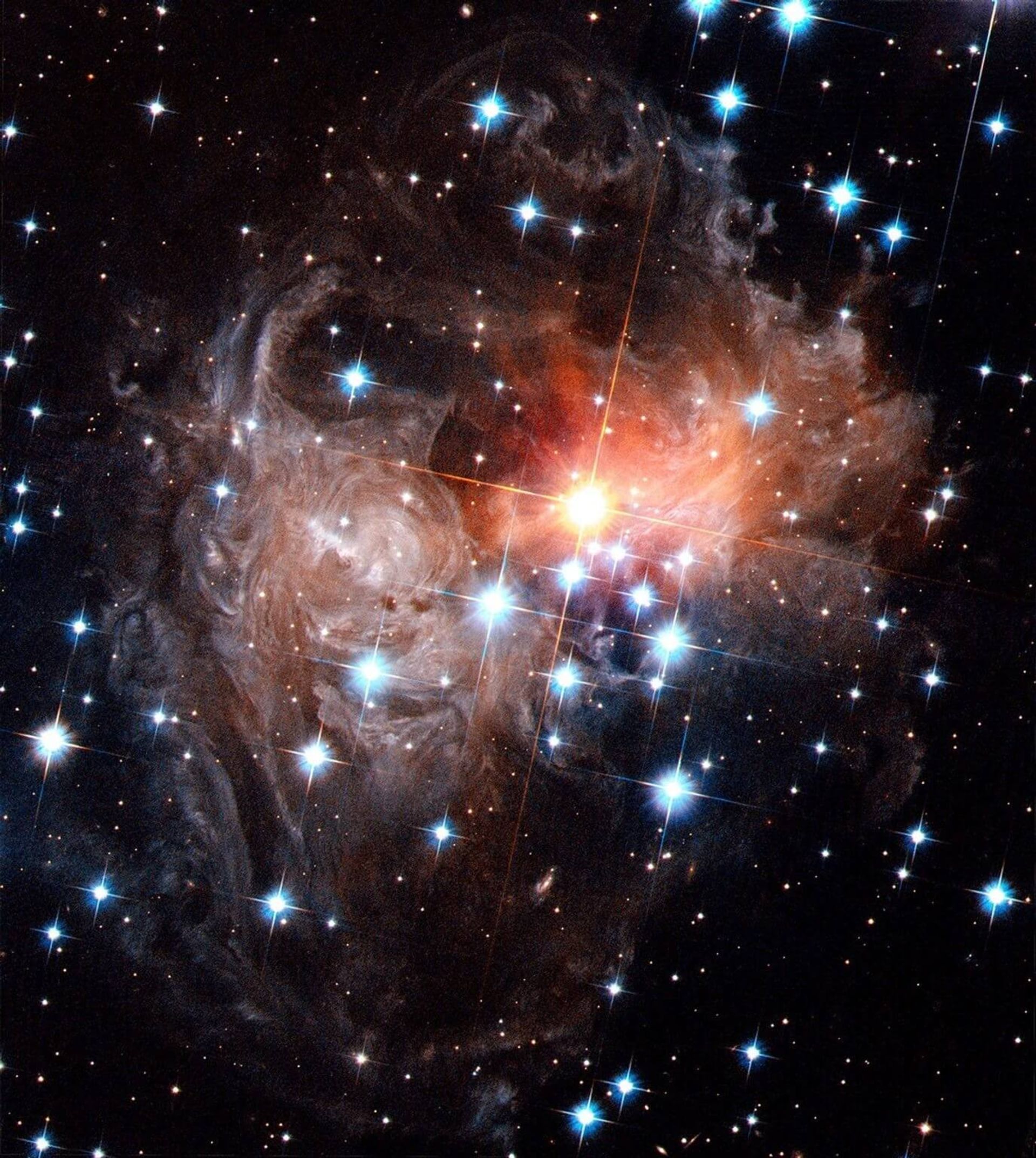 سال هفدهم پروژه تلسکوپ فضایی هابل - V838 Monocerotis