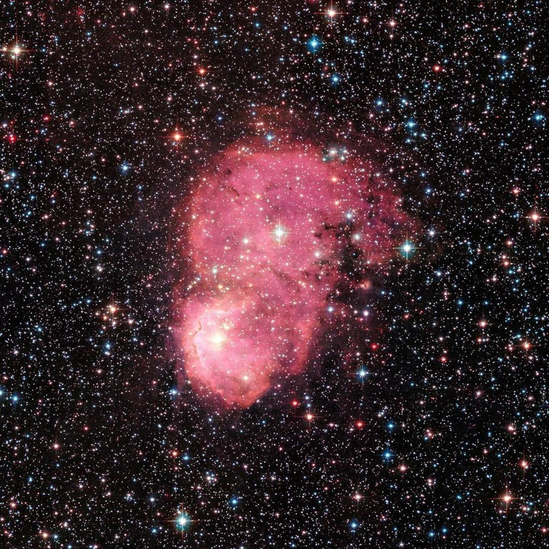 سال بیست و هفتم پروژه تلسکوپ فضایی هابل - NGC 248
