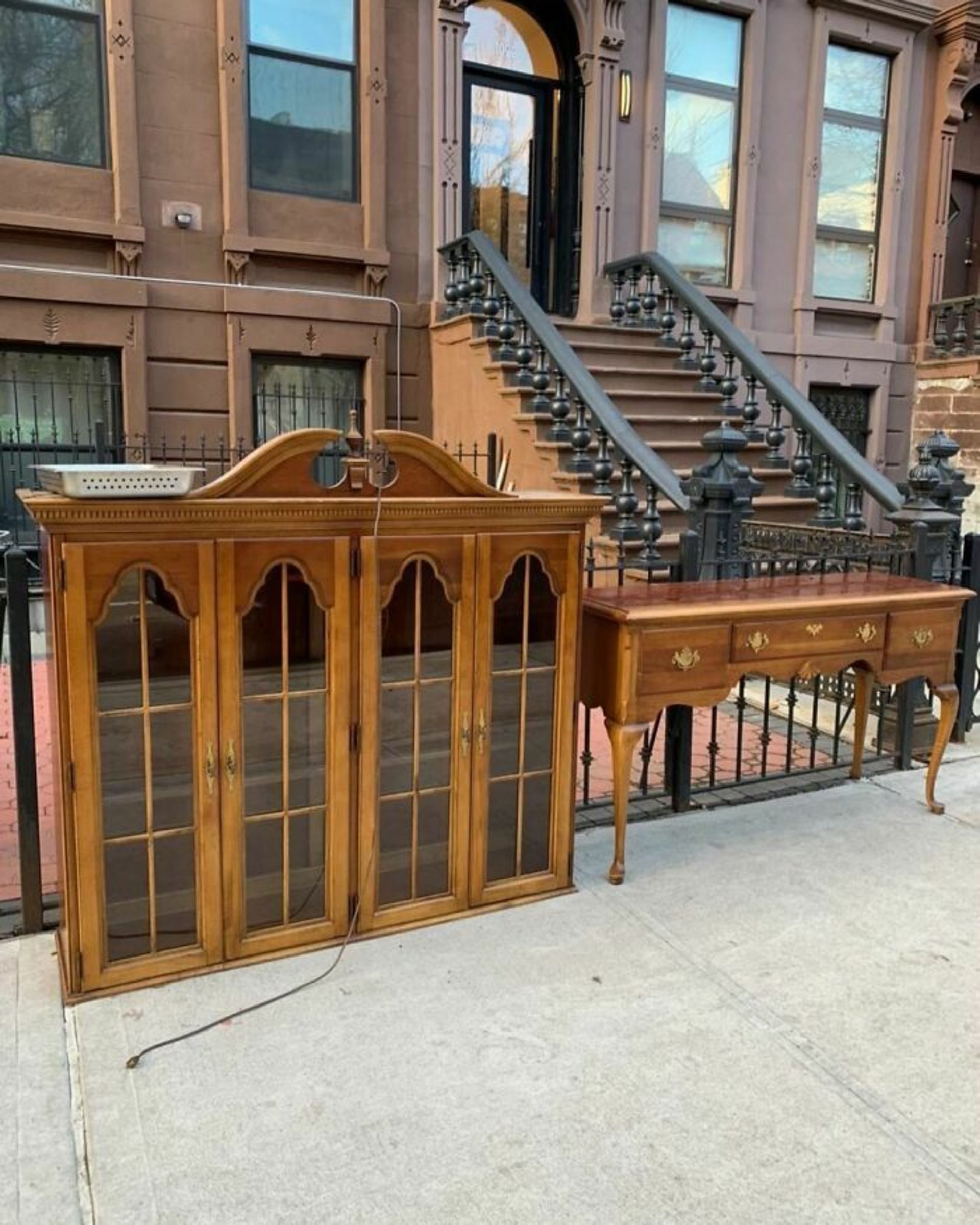 میز و بوفه کنار خیابانی در نیویورک