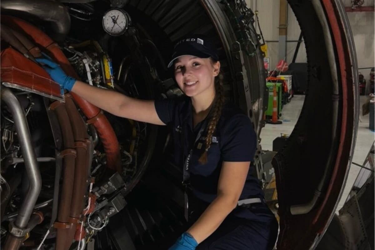 این دختر دانشگاه را رها کرد؛ حالا با تعمیر هواپیما درآمد نجومی دارد
