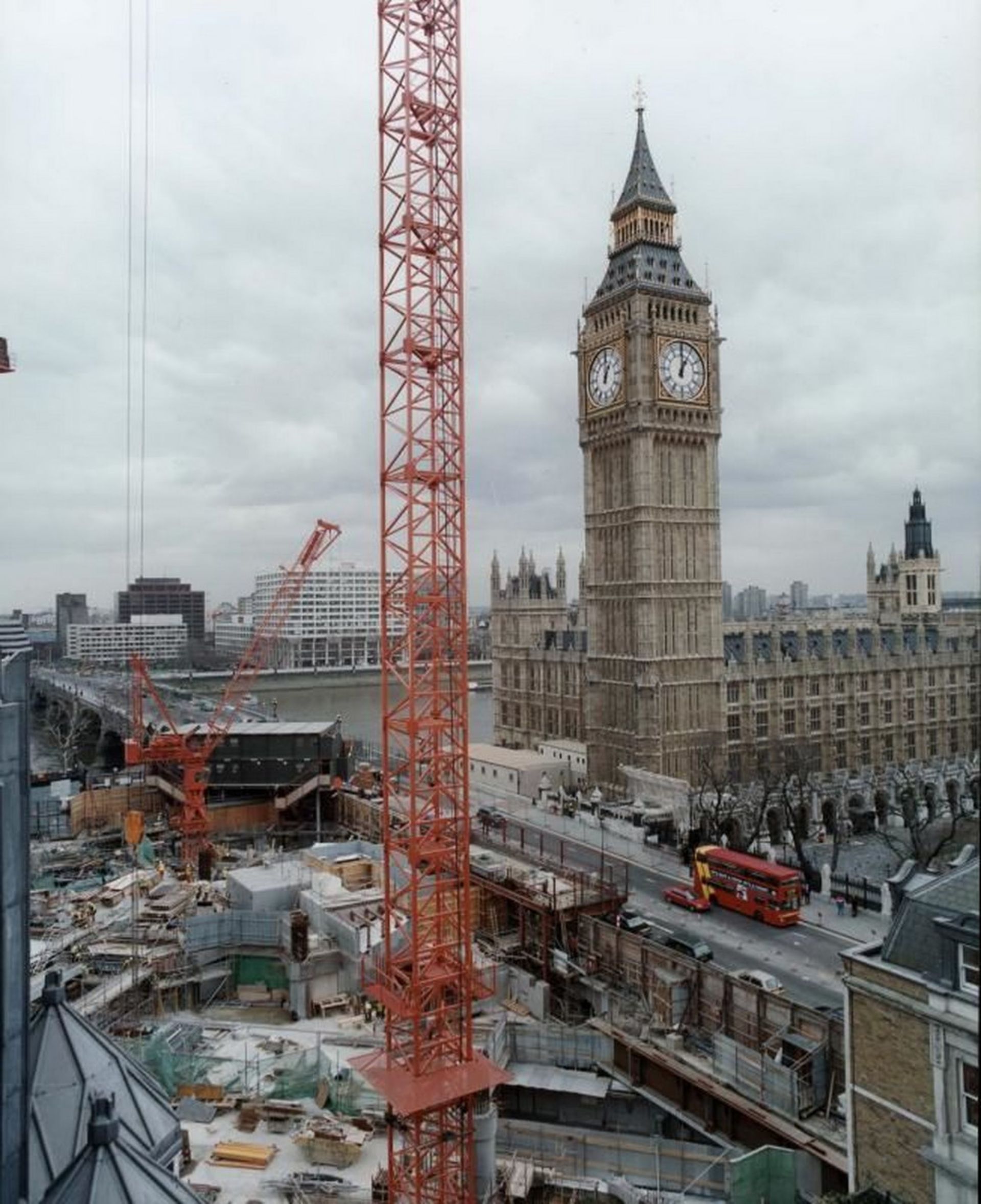 ساخت و ساز مترو Westminster در نزدیکی بیگ بن