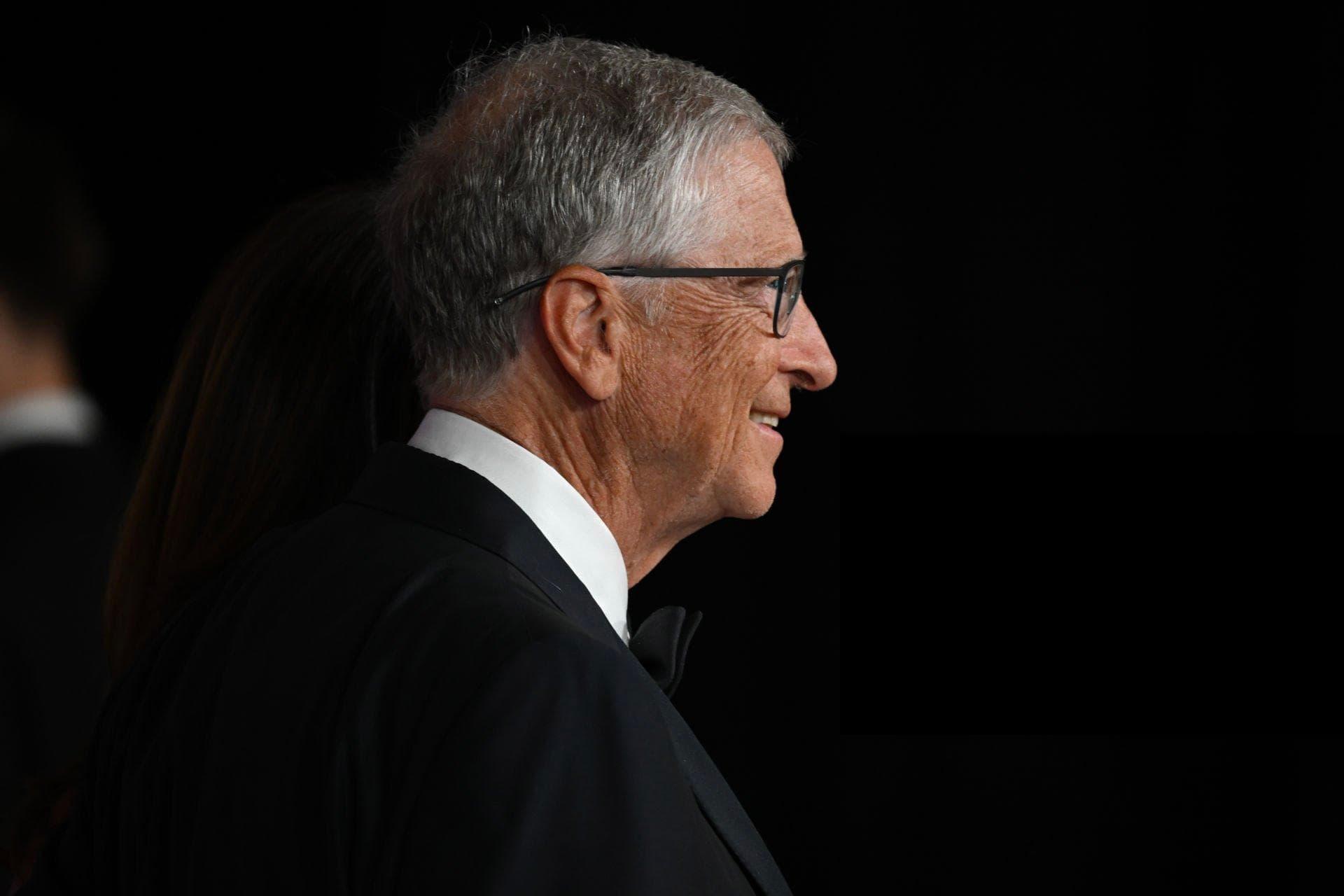 بیل گیتس / Bill Gates نیم رخ لباس مشکی