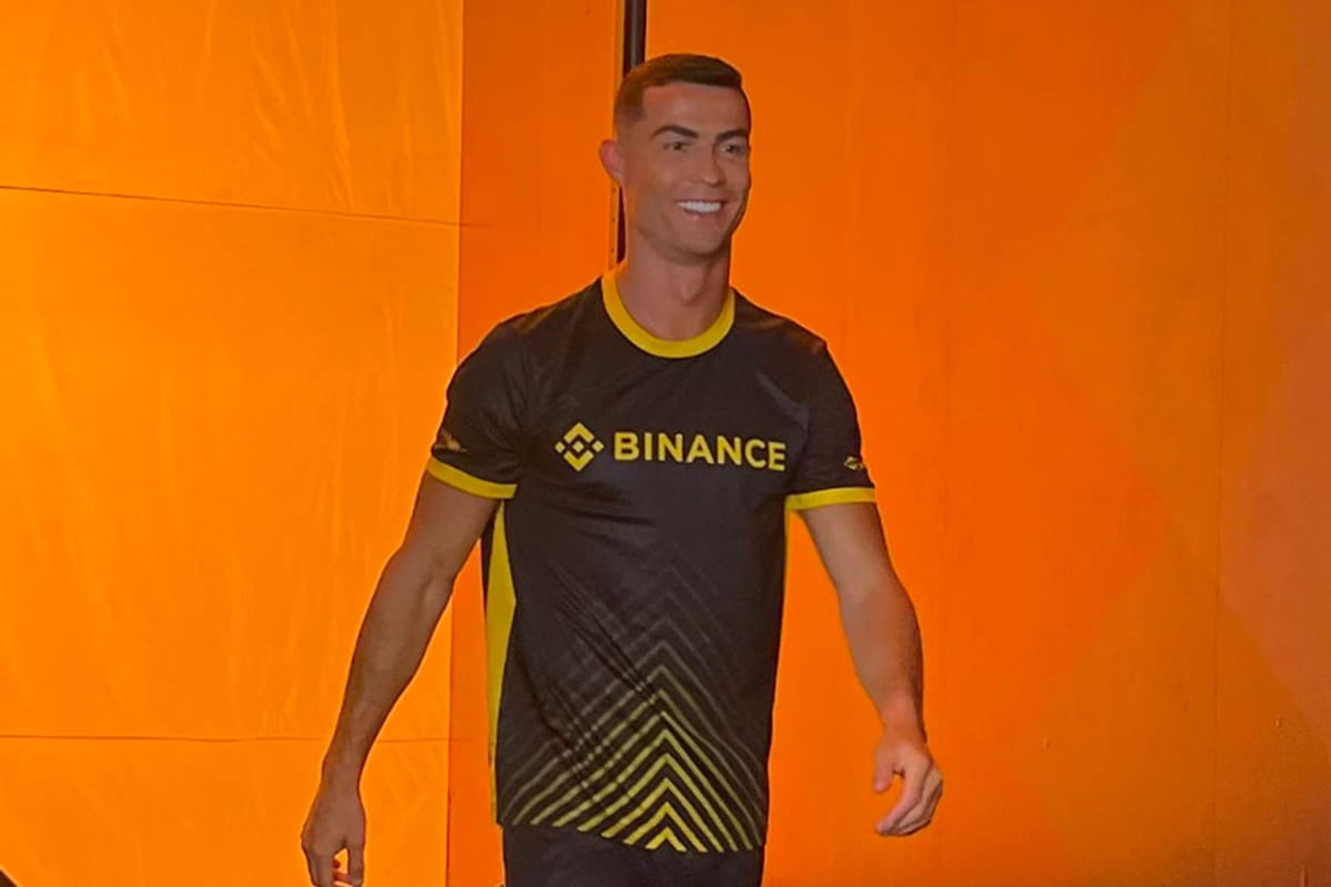 کریس رونالدو با لباس صرافی بایننس