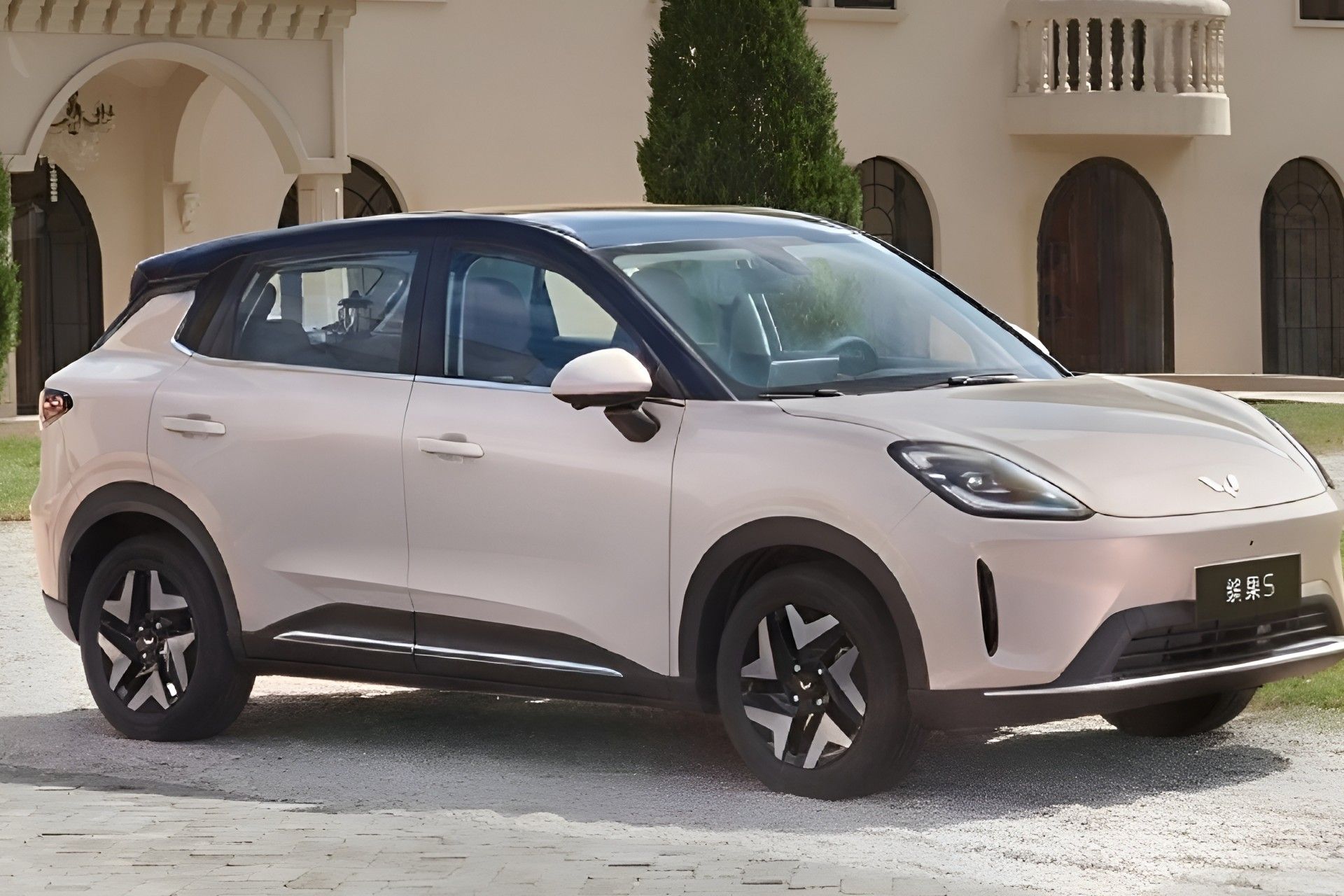 نمای سه‌چهارم جلو خودرو وولینگ بینگو S