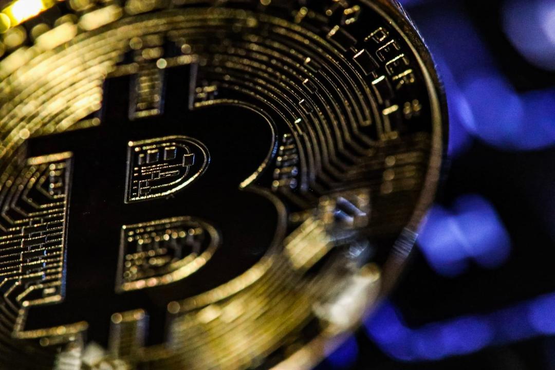 سکه بیت کوین / Bitcoin از نمای نزدیک
