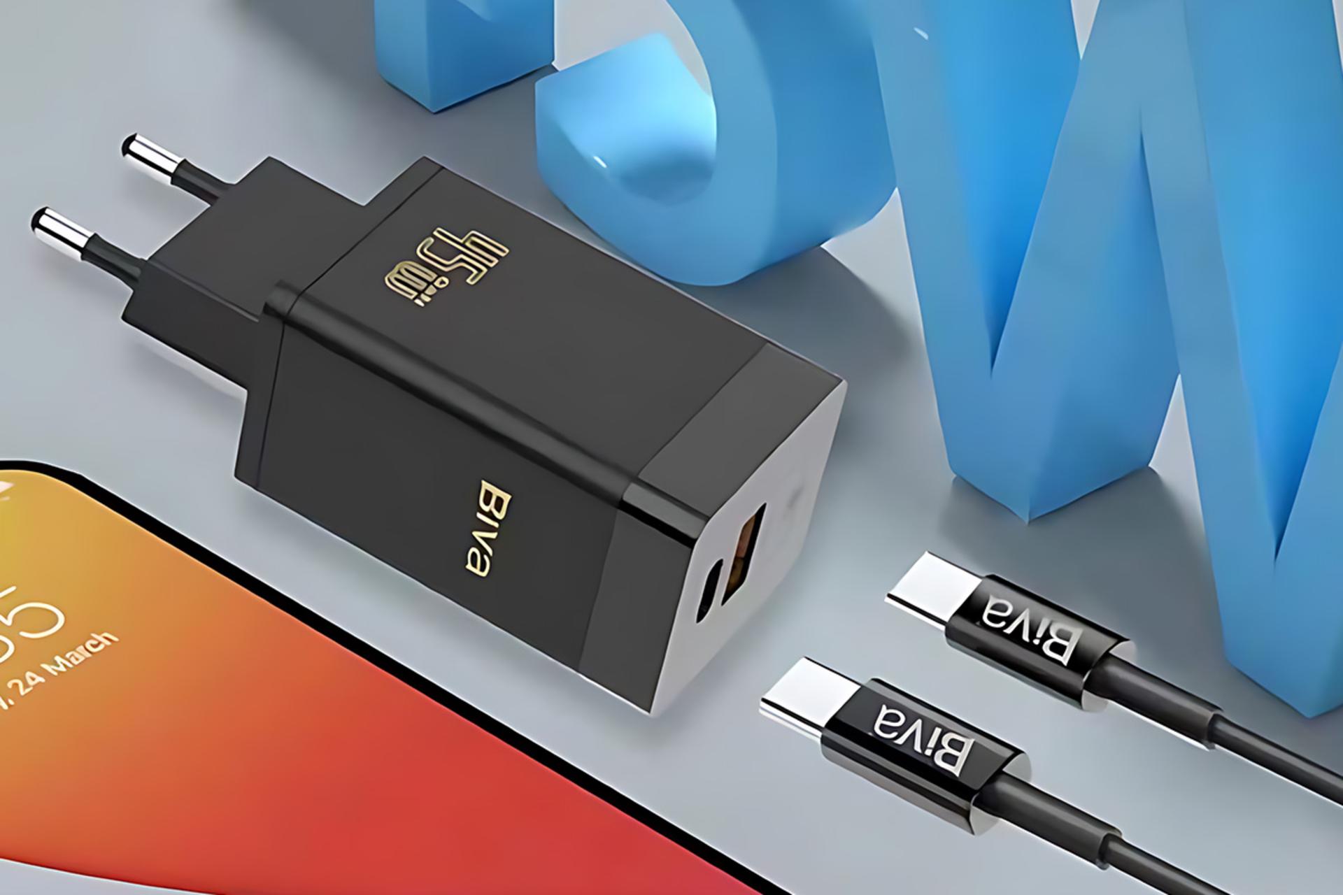 ابعاد شارژر بیوا Biva HC-15 With Type-C Cable کنار موبایل
