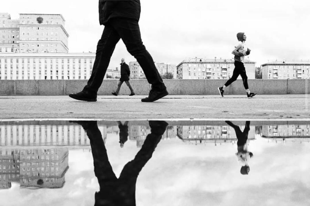 سایه افتادی فردی روی آب