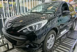 خودرو پژو ۲۰۷ (Peugeot 207) مشکی در نمایشگاه خودرو
