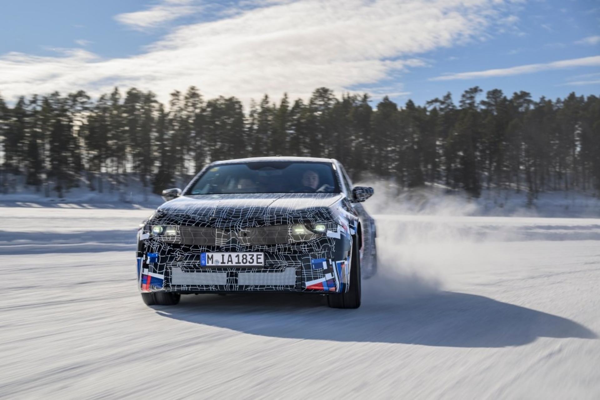 نمای جلویی خودروی BMW M3