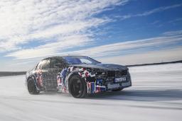 نمای سه‌چهارم جلویی خودروی BMW M3