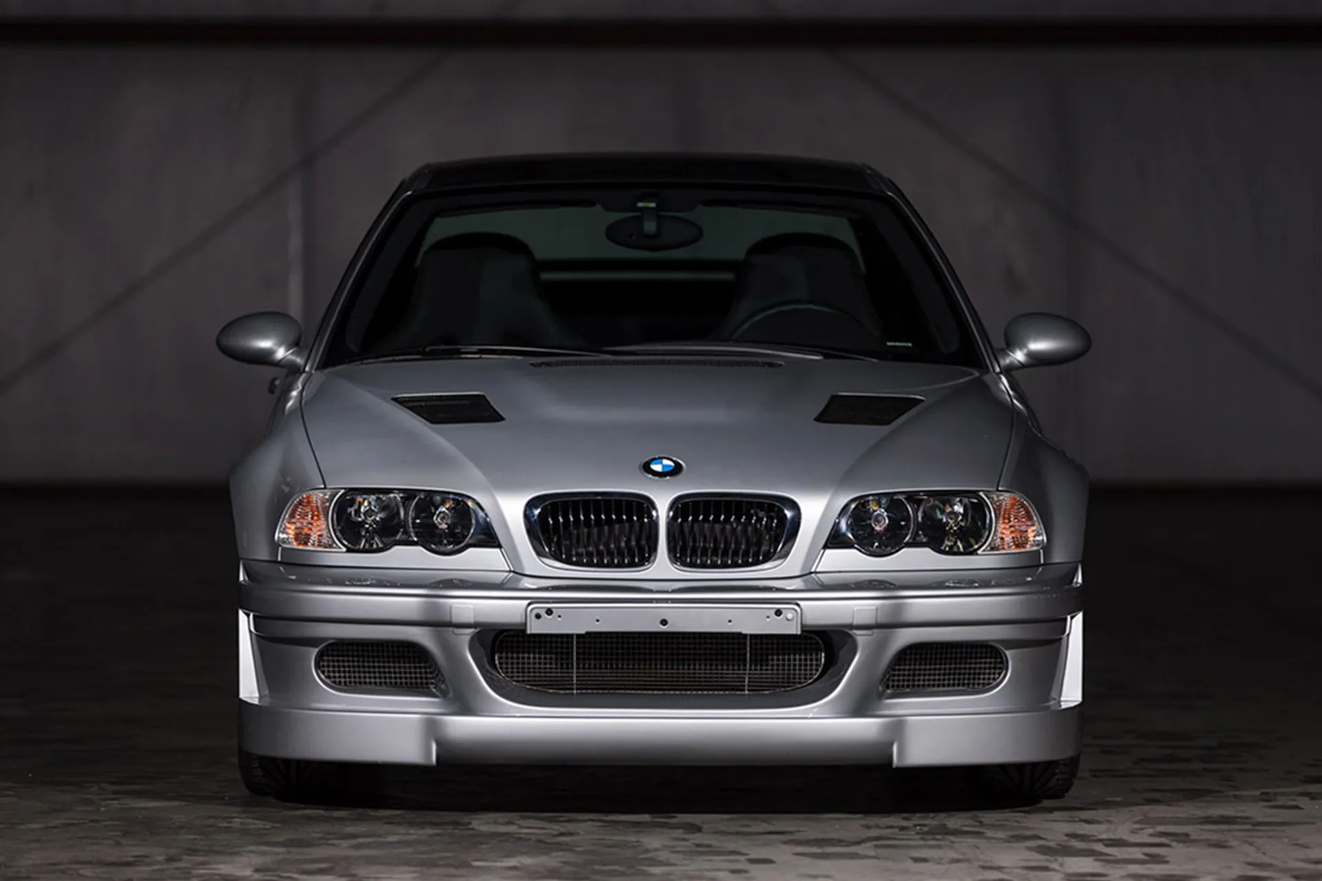 خودرو BMW M3 E46 از نمای جلو