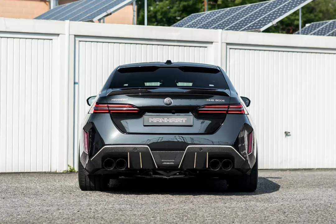 نمای پشتی مدل سفارشی BMW M5 منهارت
