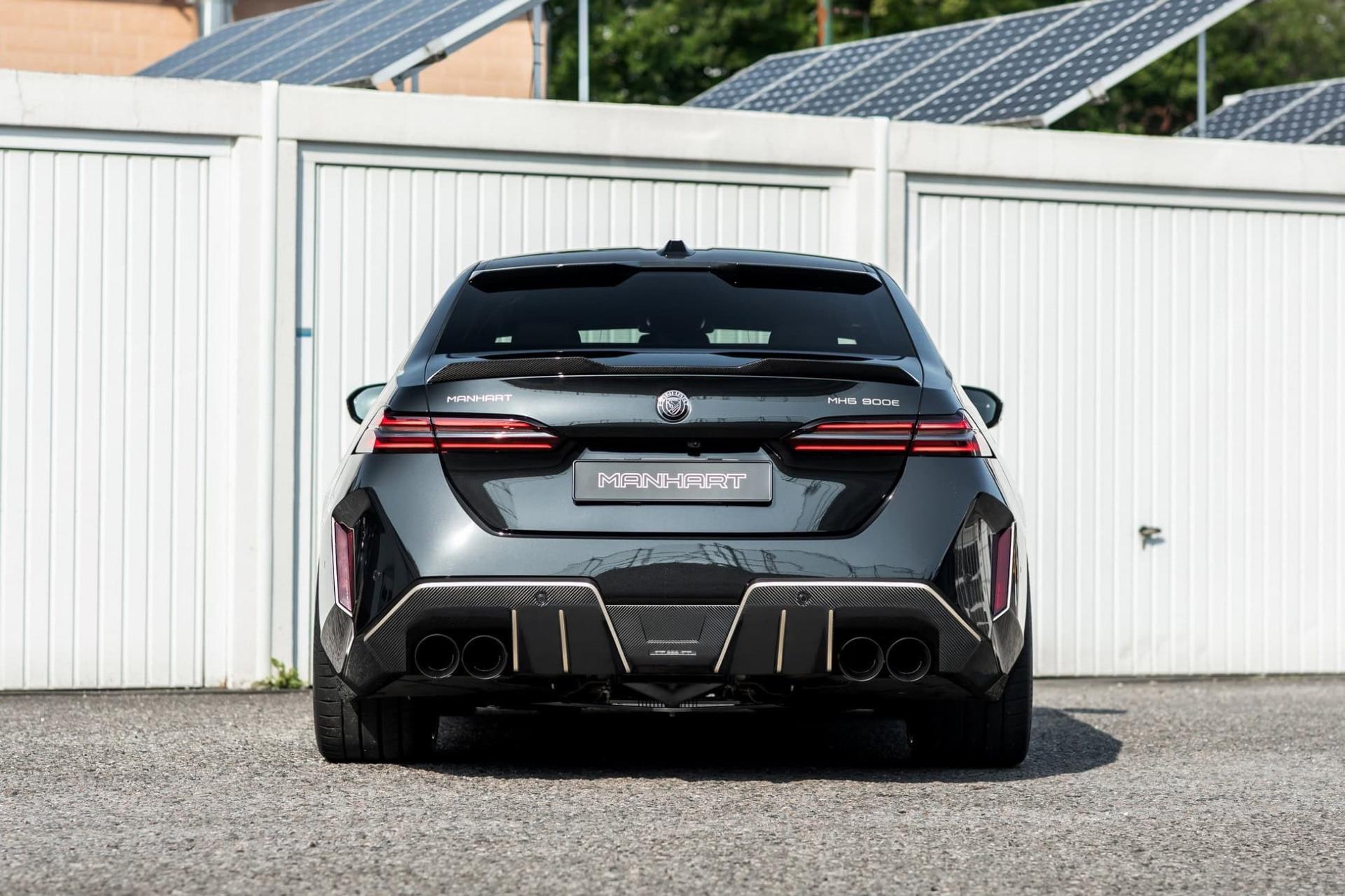 نمای پشتی مدل سفارشی BMW M5 منهارت