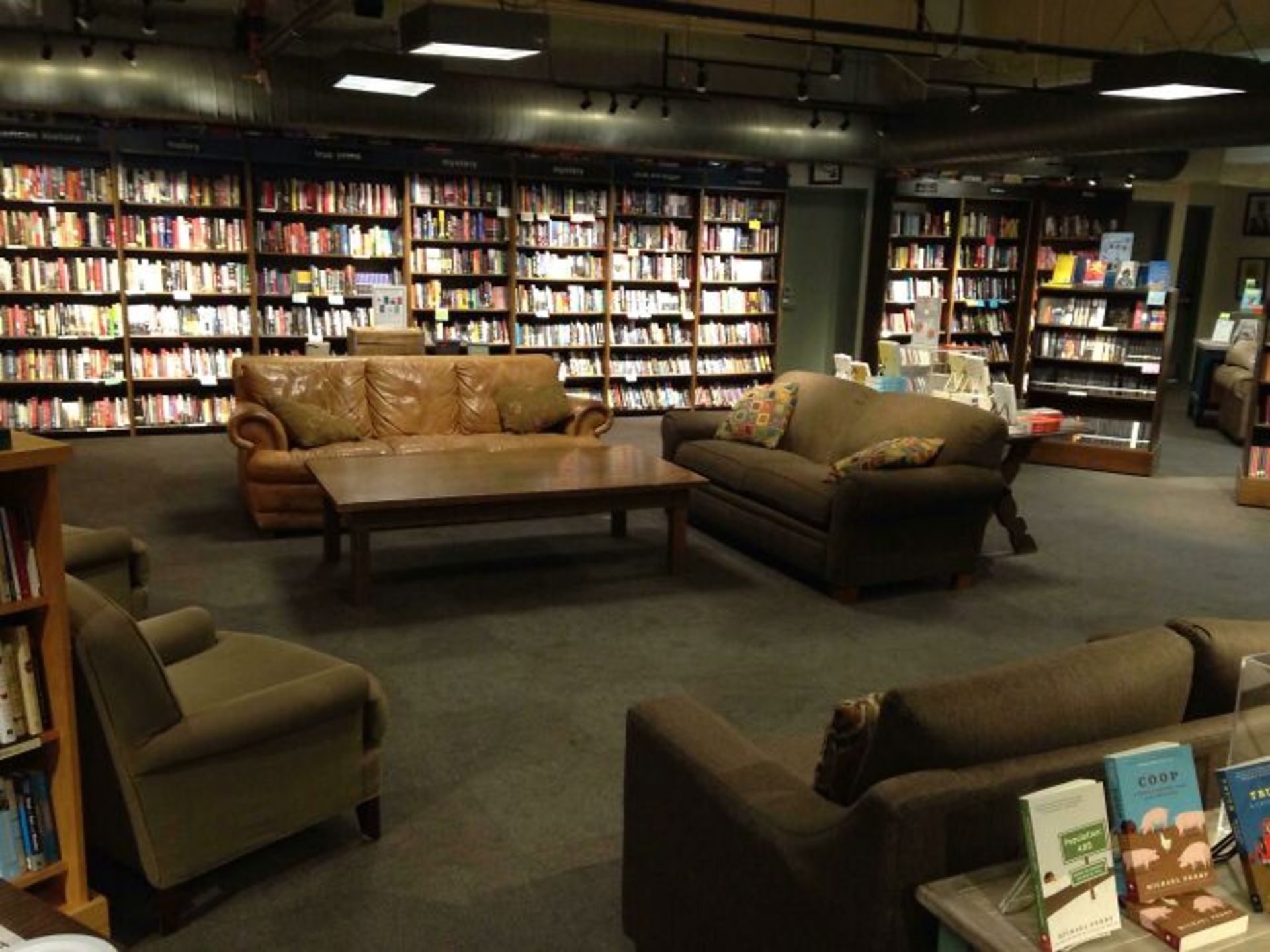 کتابخانه مبله