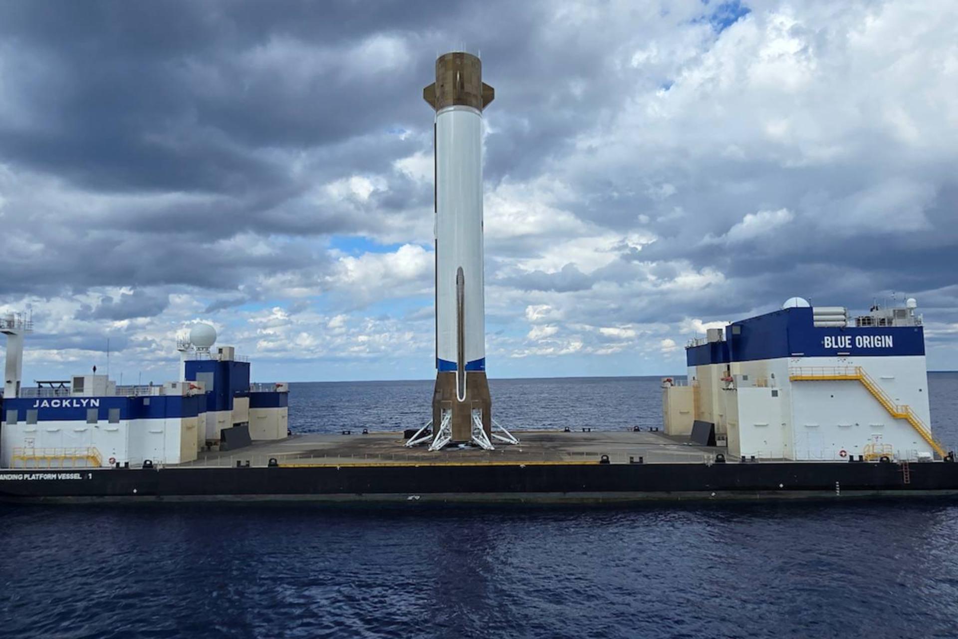 بازگشت مرحله اول نیوگلن روی کشتی