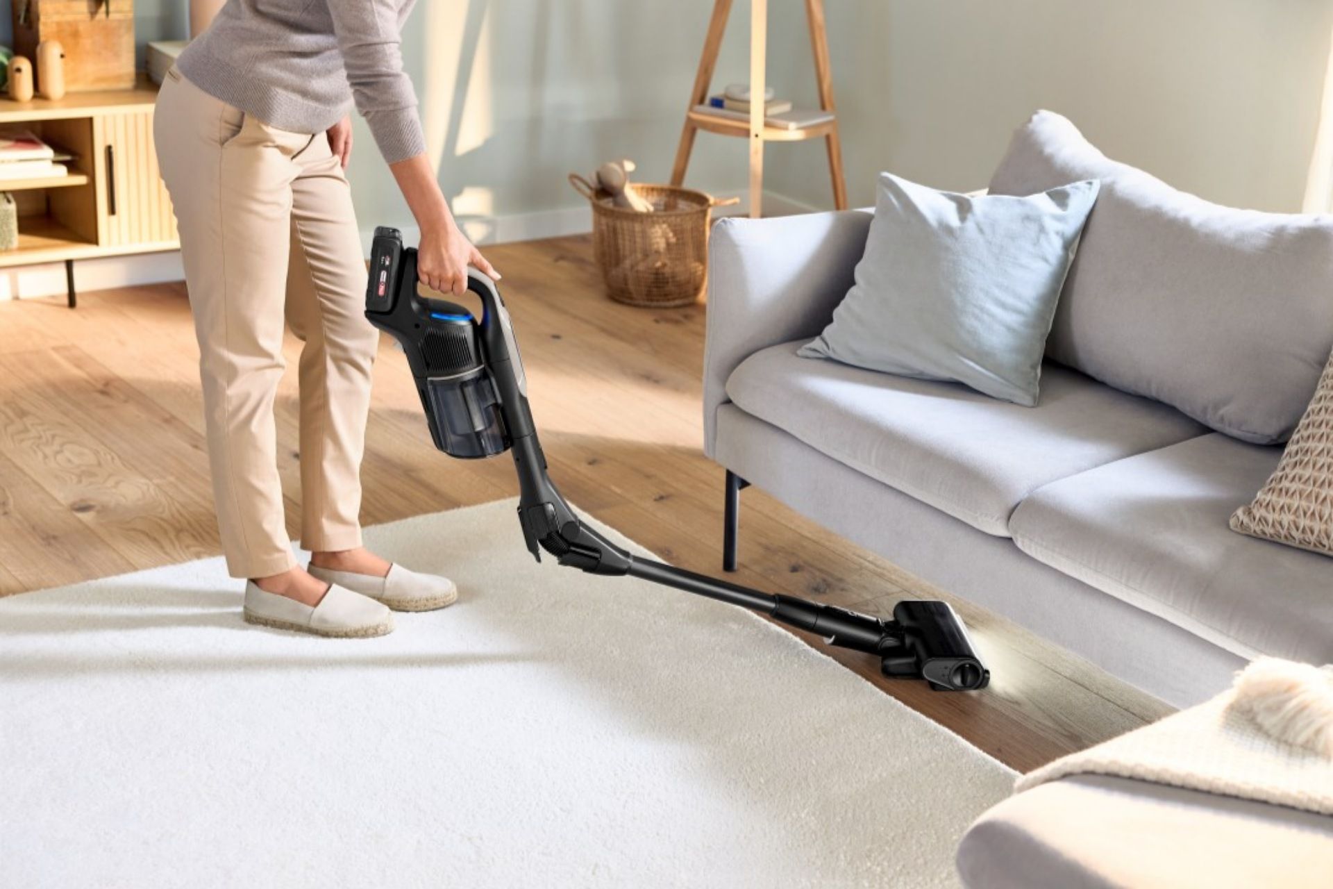 جاروشارژی Bosch Unlimited 10 در رنگ مشکی