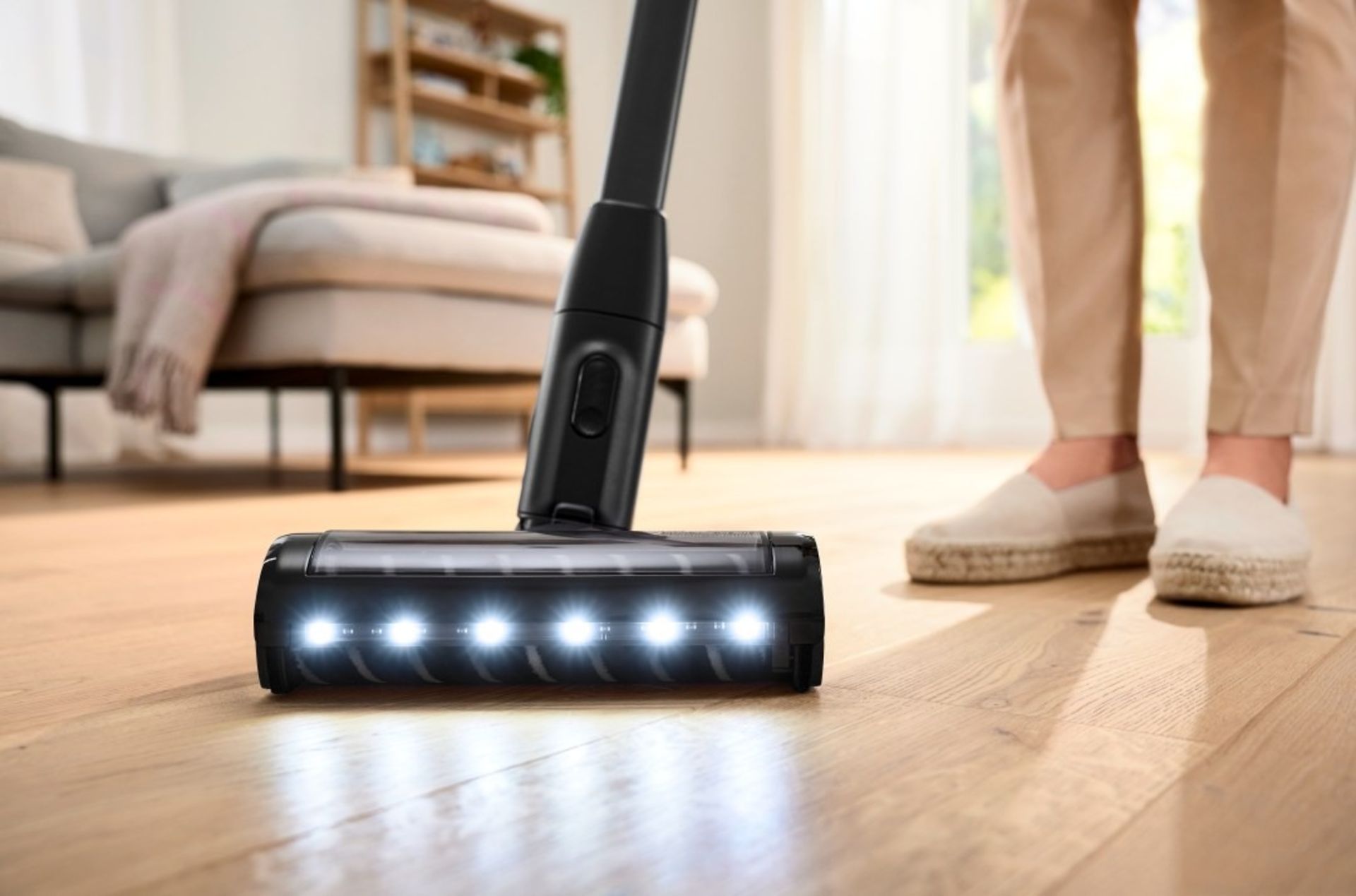 جاروشارژی Bosch Unlimited 10 با چراغ‌های آبی