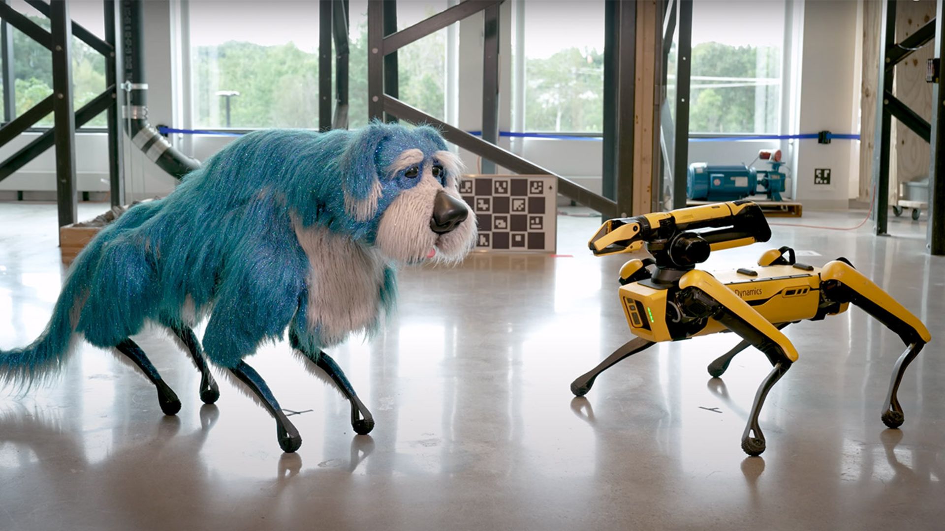 سگ رباتی بوستون داینامیکس در لباس سگی با پشم آبی