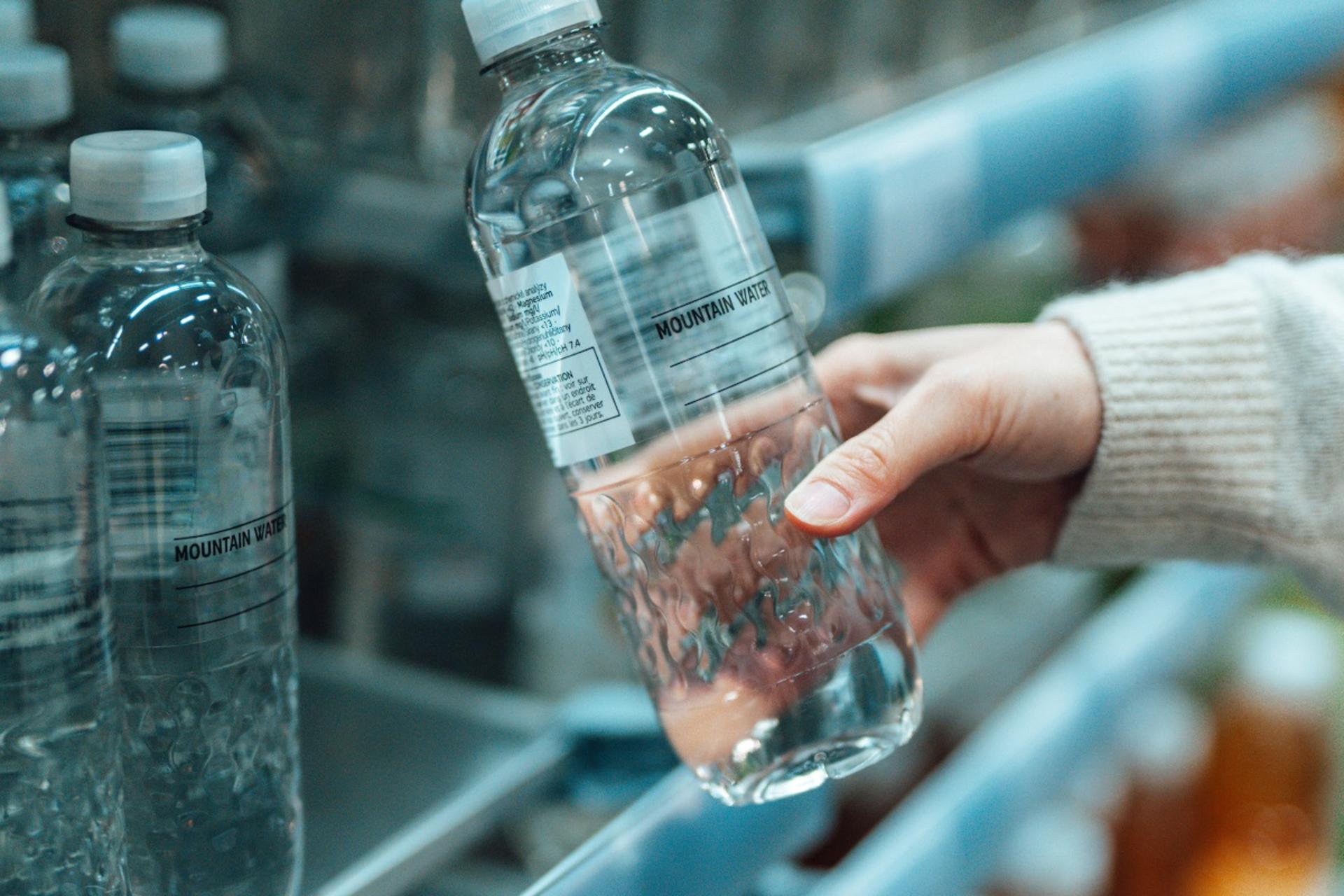 آیا می‌توان آب‌معدنی تاریخ‌مصرف‌گذشته را نوشید؟