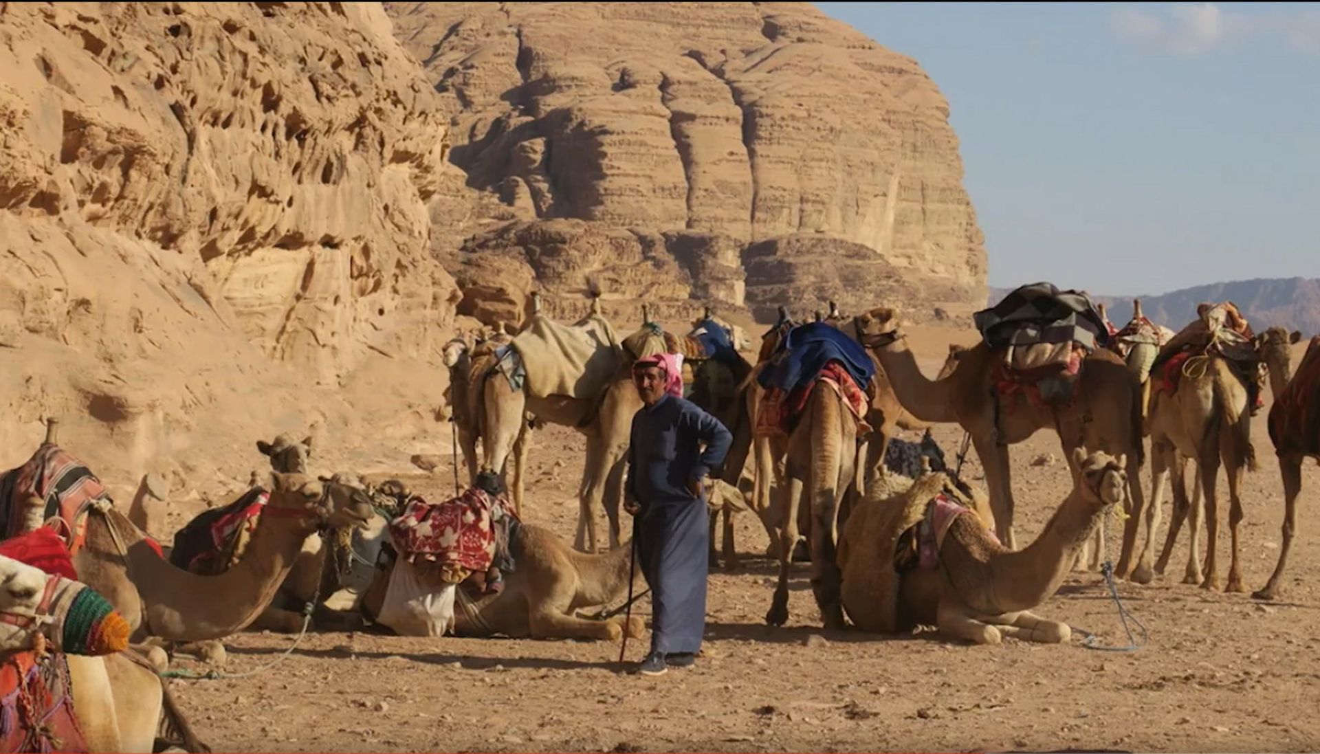 از مجموعه عکس‌های پیدا شده در یک دوربین دست‌دوم کاروانی در کوهستان با شتر