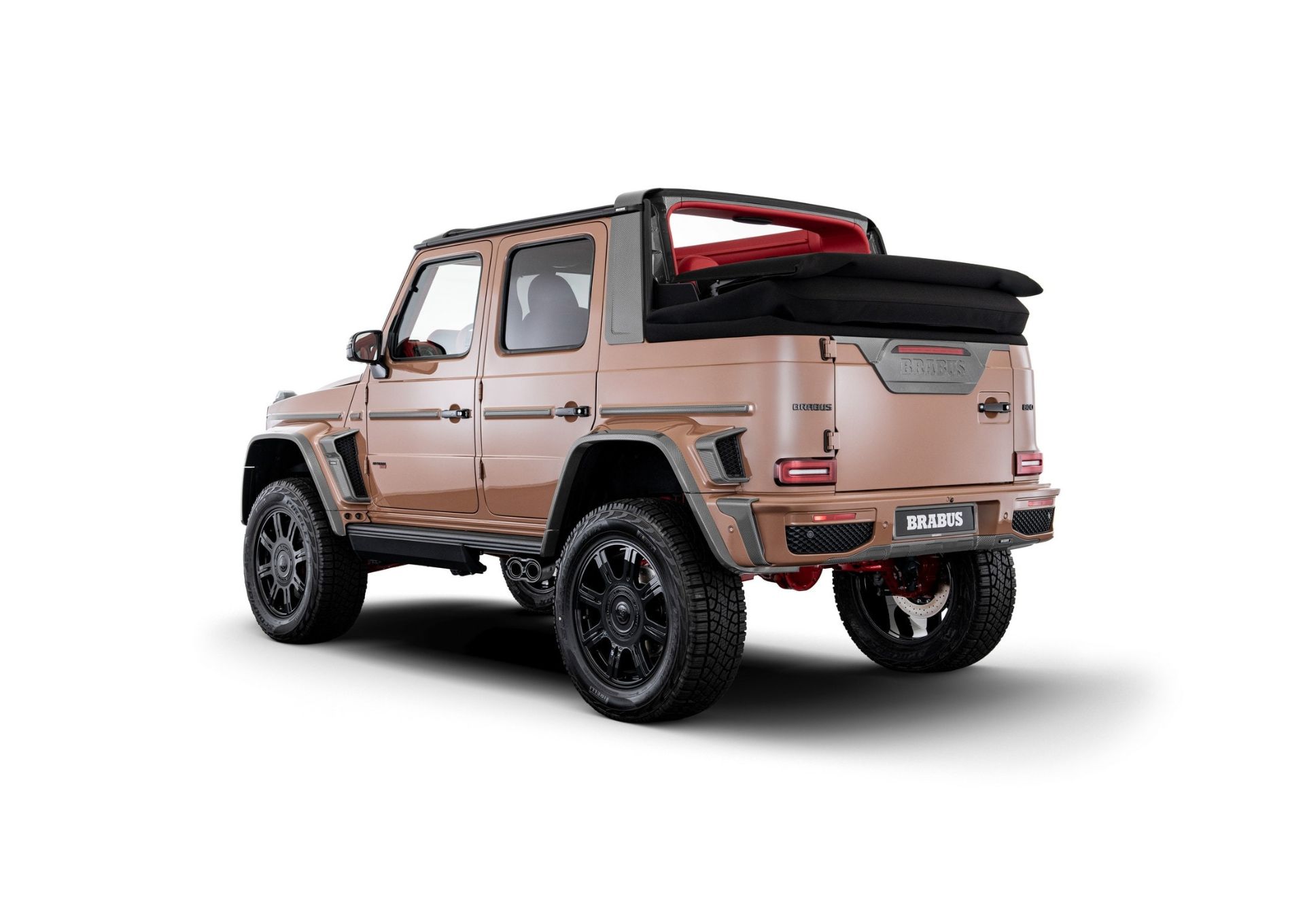 نمای سه‌چهارم عقب خودرو برابوس جی کلاس ۸۰۰