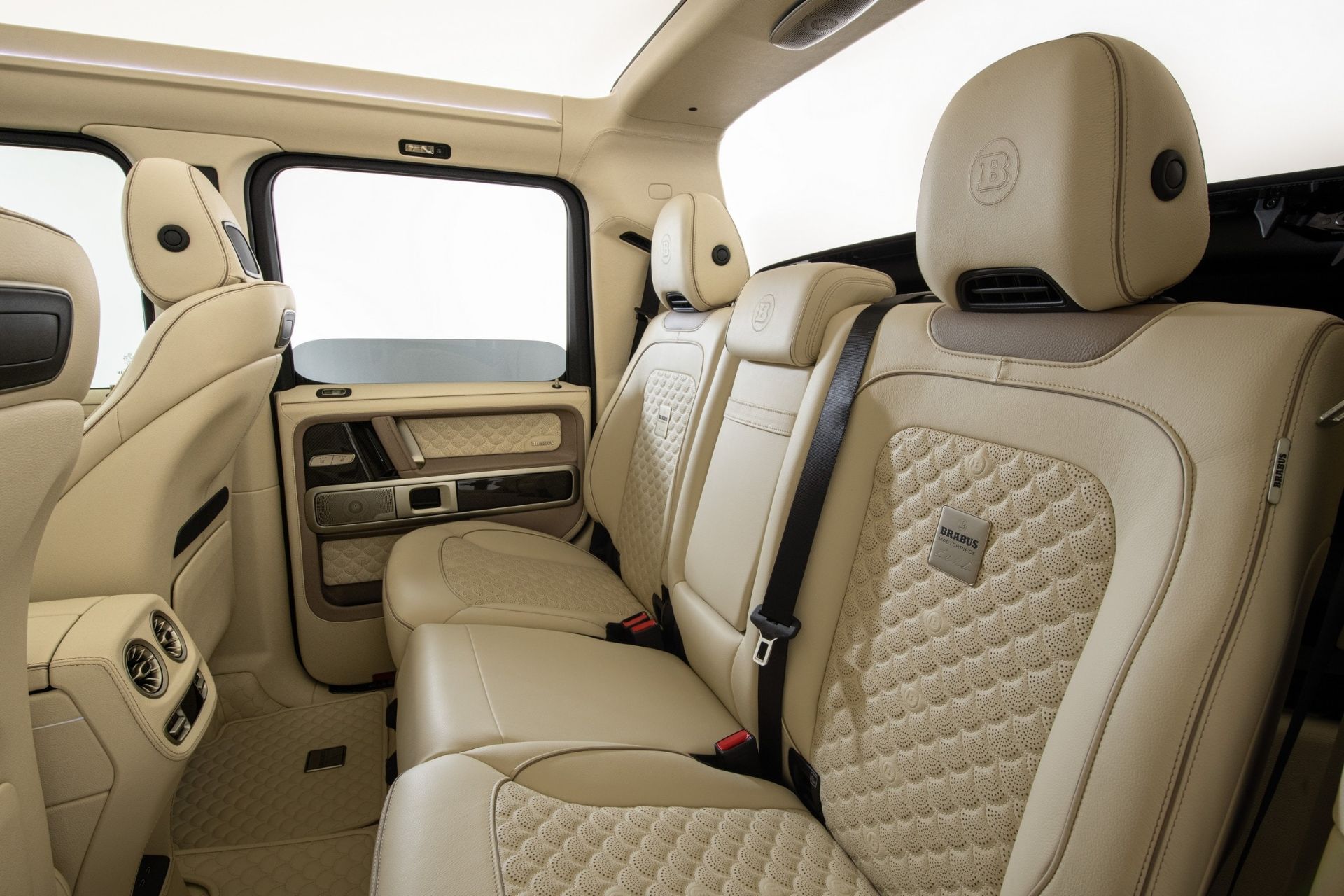 صندلی عقب کابین خودرو برابوس جی کلاس ۸۰۰ رنگ کرم