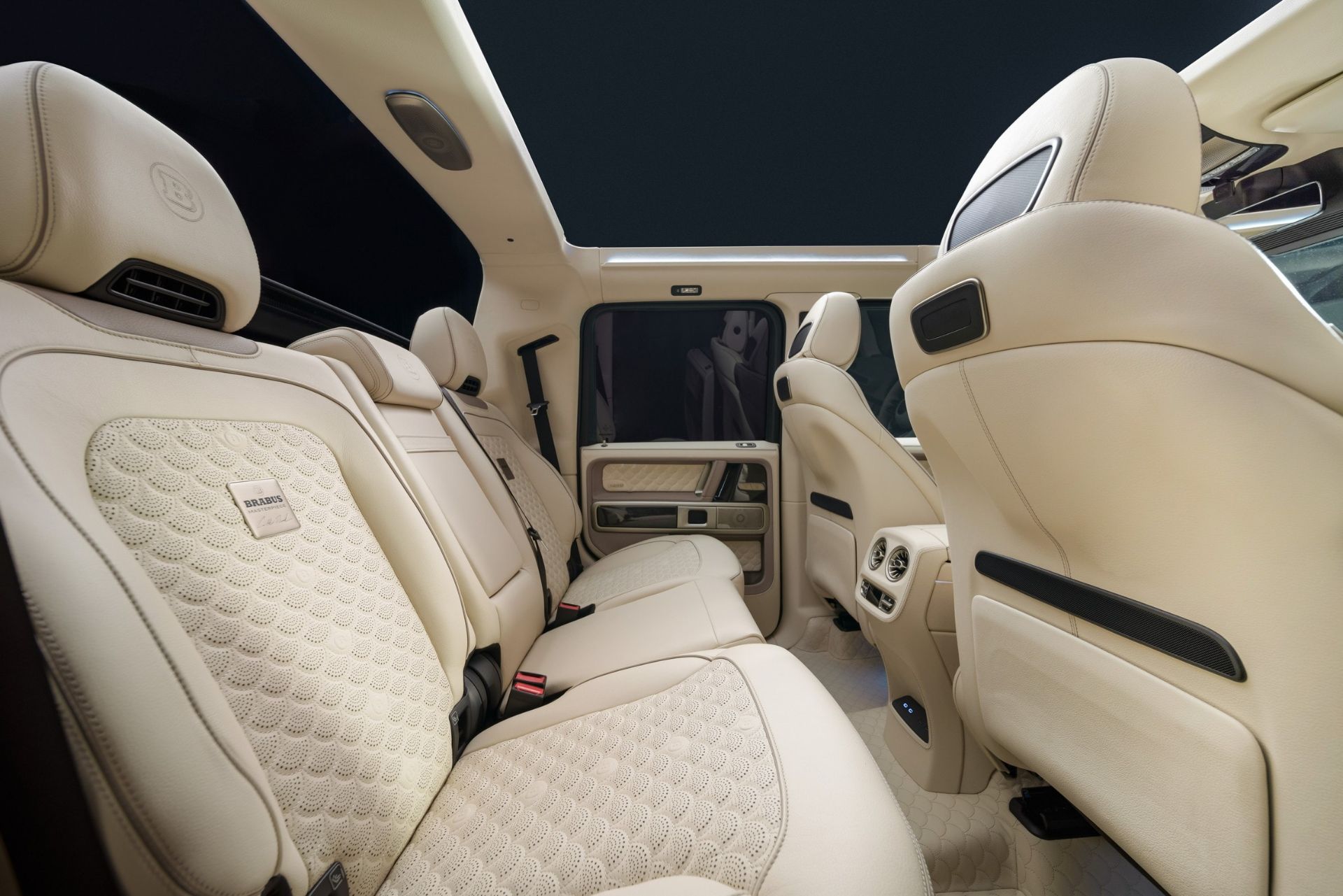 صندلی عقب کابین خودرو برابوس جی کلاس ۸۰۰ رنگ کرم