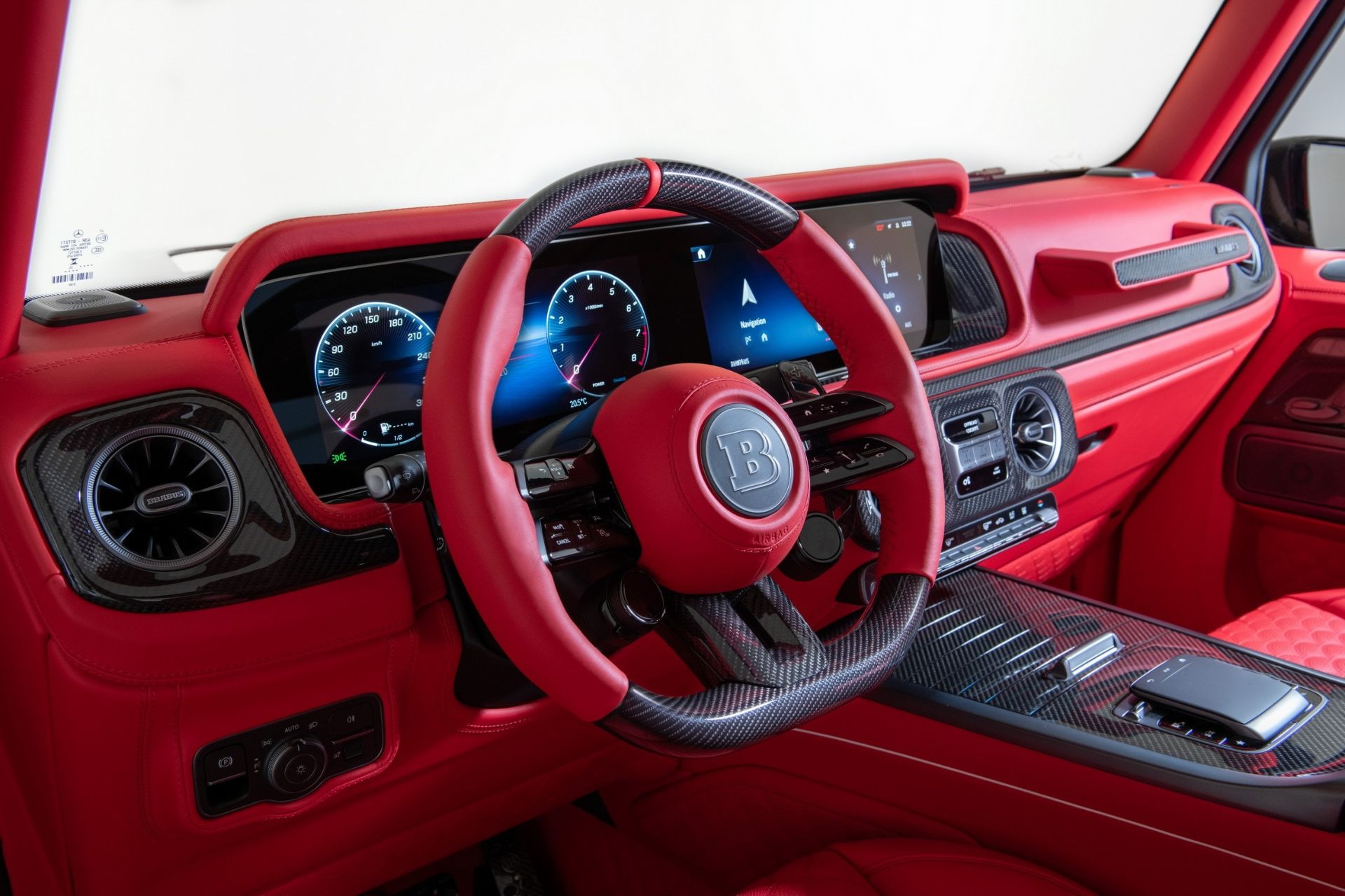 نمای داخل کابین خودرو برابوس جی کلاس ۸۰۰ رنگ قرمز