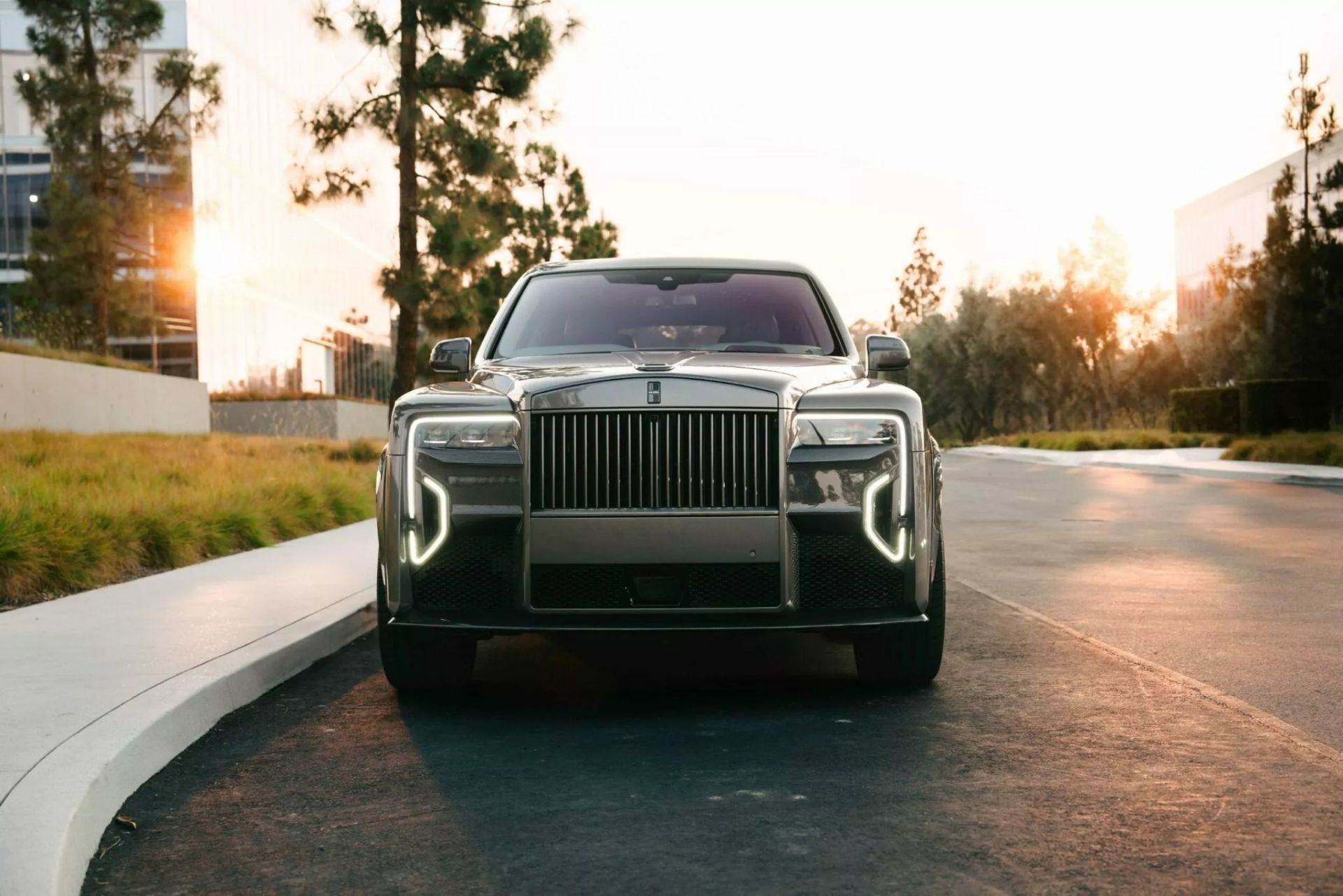نمای جلویی رولزرویس BRABUS 700 Cullinan Series II 