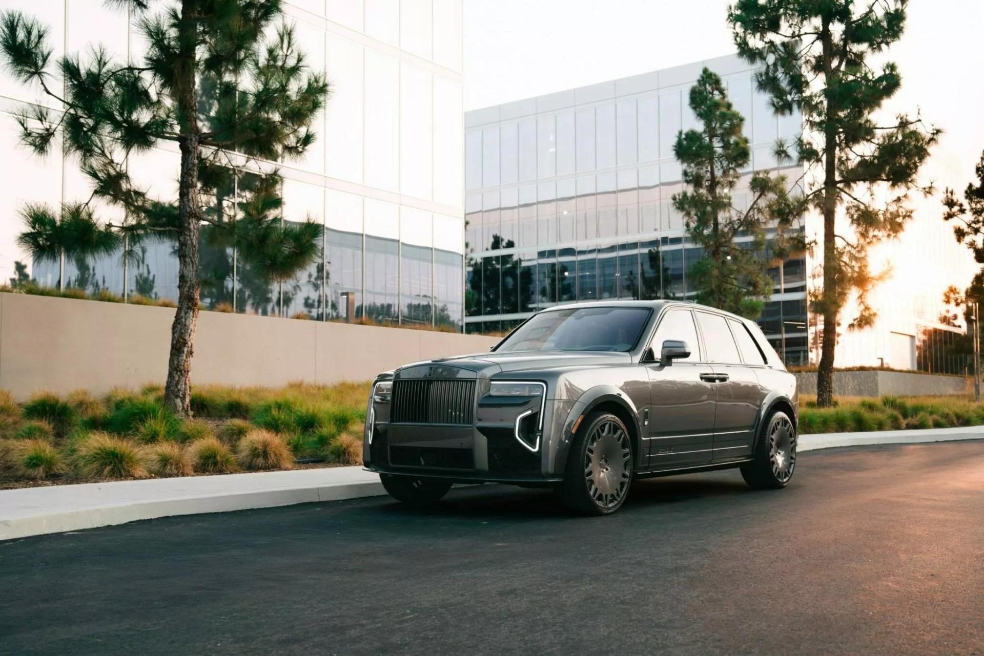 رولزرویس BRABUS 700 Cullinan Series II در خیابان