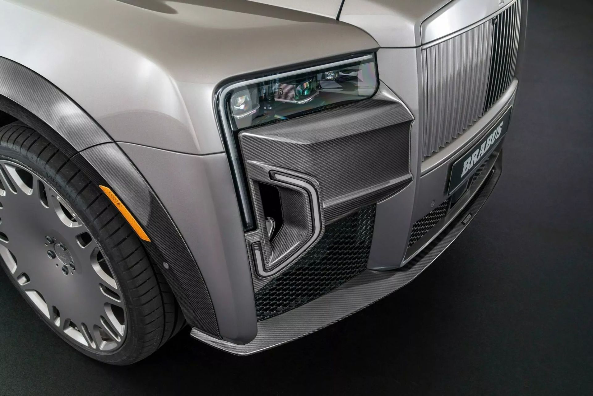 چراغ‌های رولزرویس BRABUS 700 Cullinan Series II 