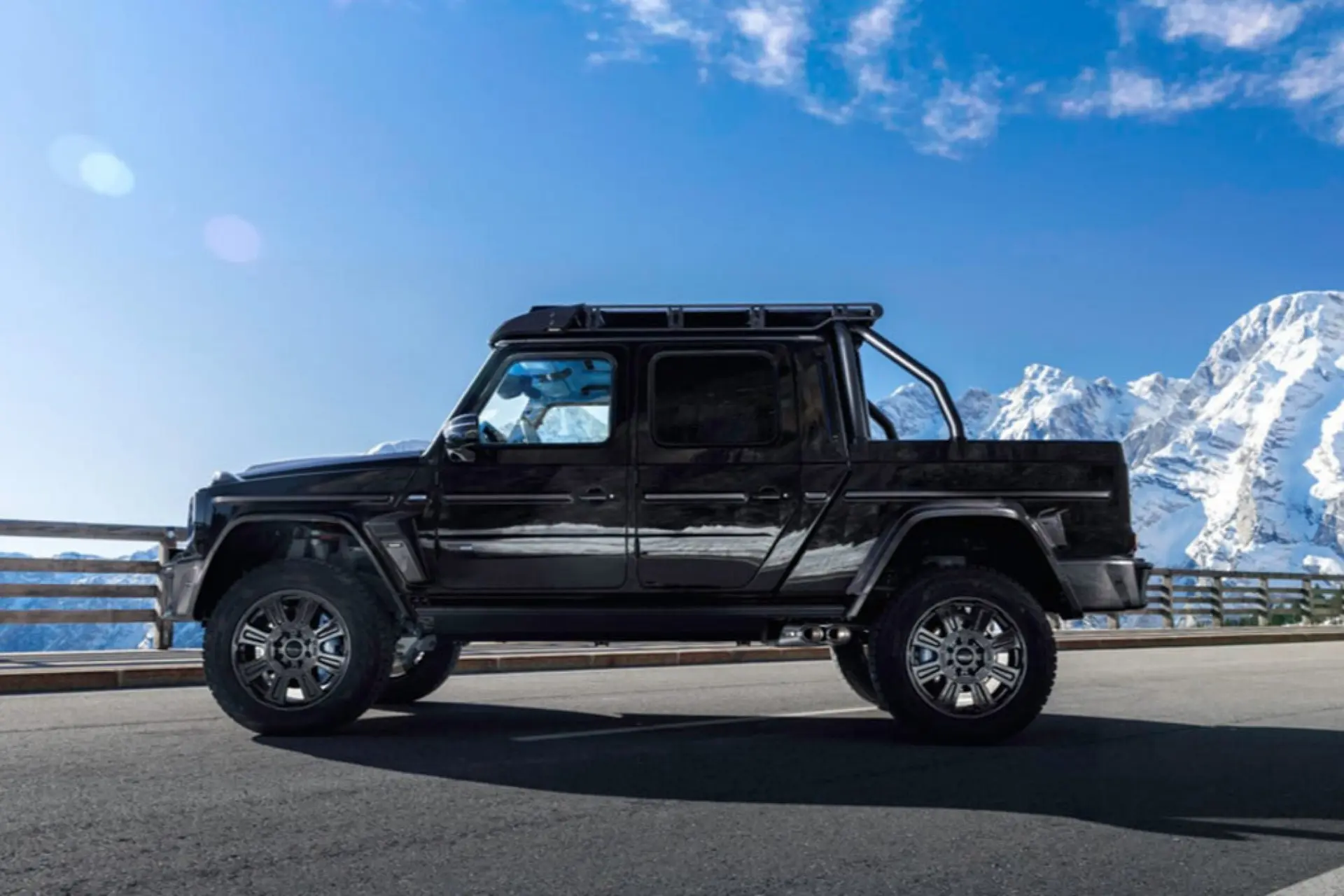 نمای کناری مدل سفارشی مرسدس بنز AMG G63