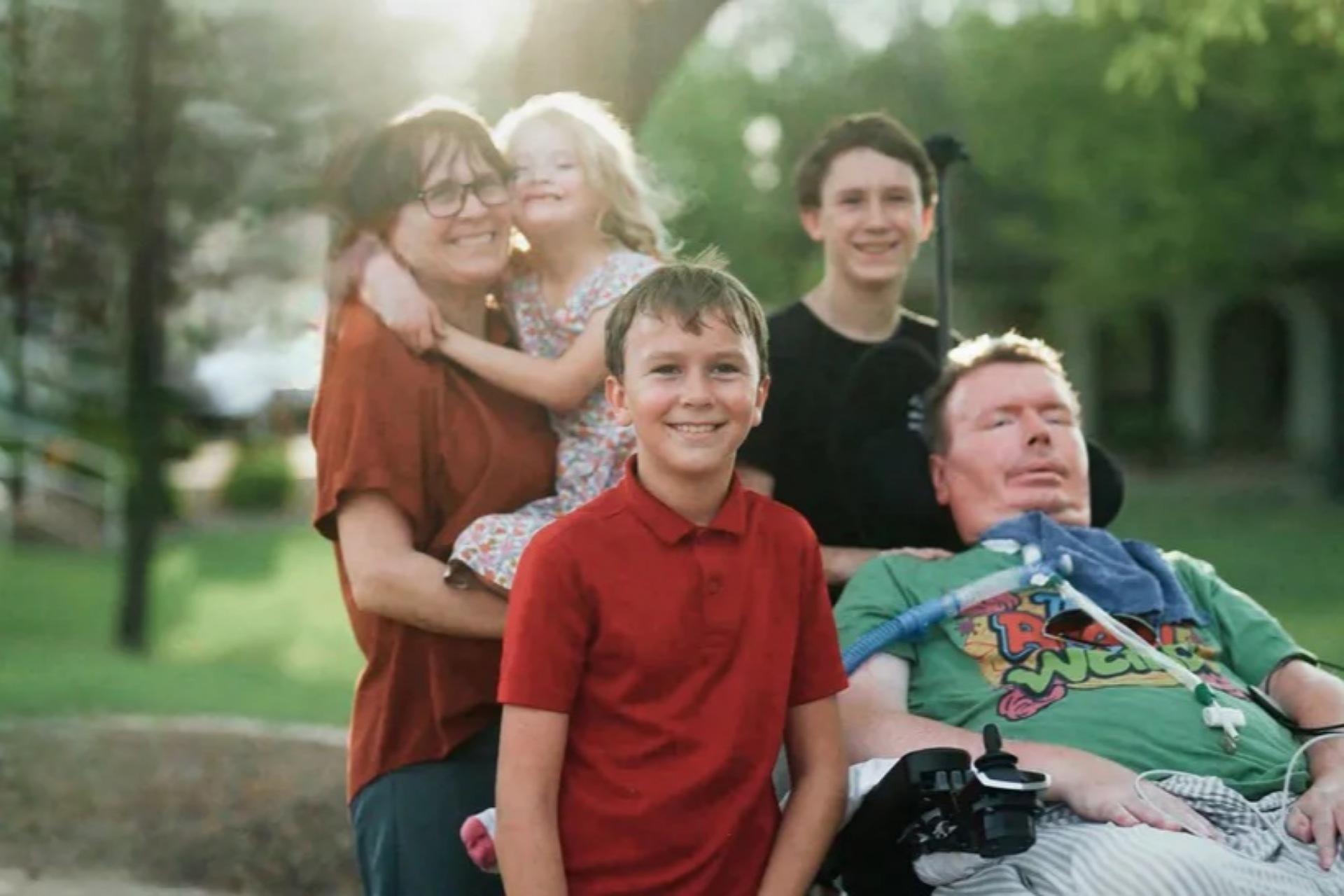 برد اسمیت در کنار خانواده