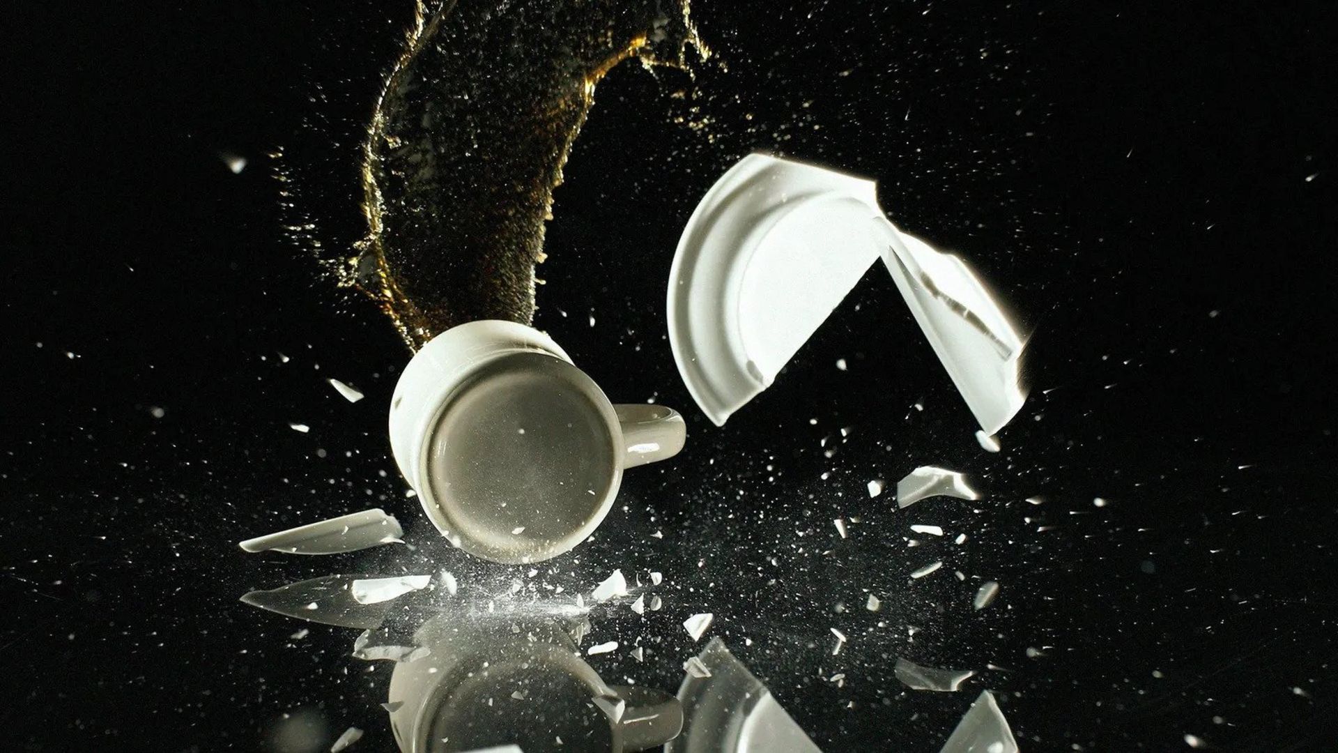 شکستن فنجان قهوه