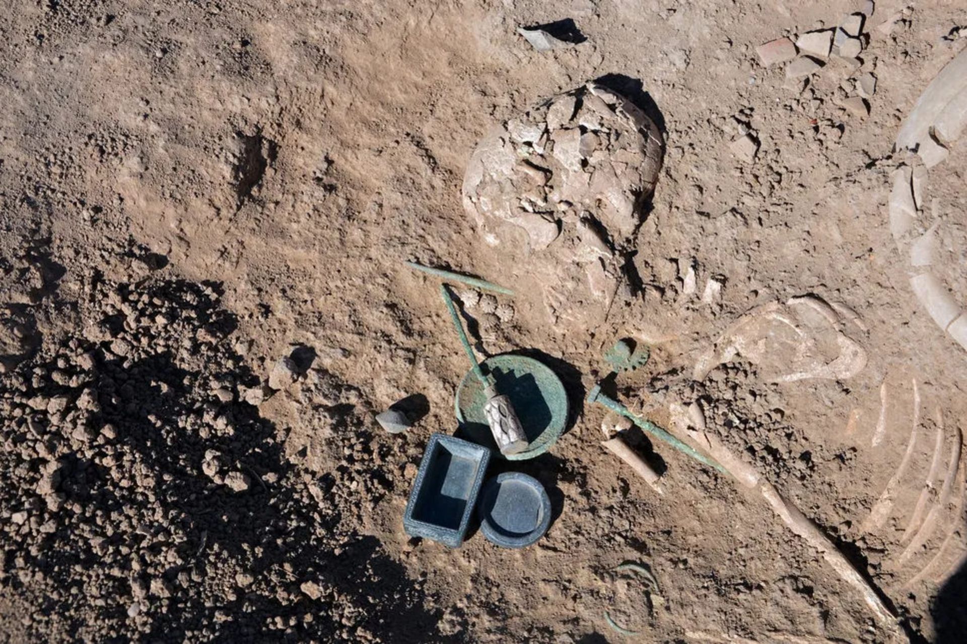 گور دختر نوجوان در خراسان شمالی که به اواخر هزاره سوم پیش از میلاد تعلق دارد