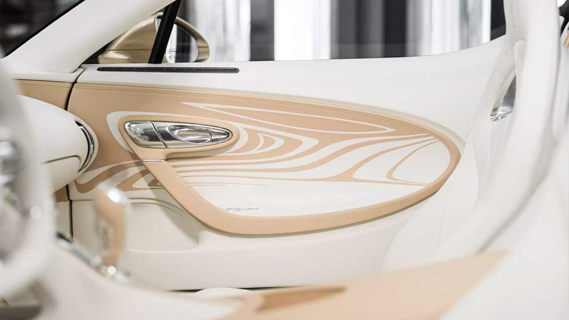 پنل در خودرو سفارشی بوگاتی میسترال