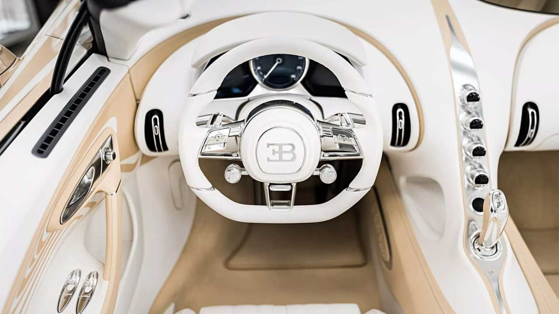 نمای داخل کابین خودرو سفارشی بوگاتی میسترال