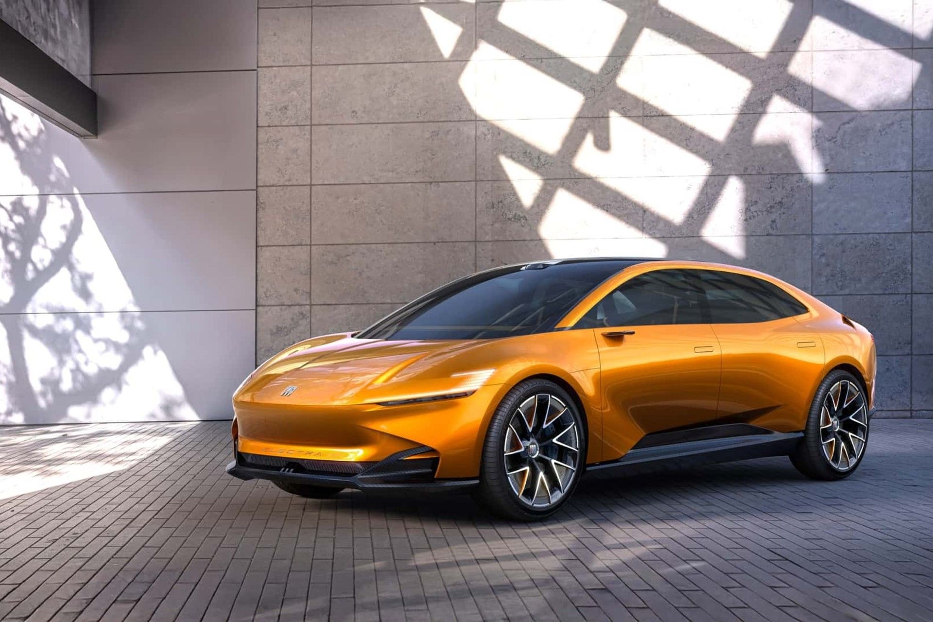 نمای سه‌چهارم جلو خودرو بیوک الکترا GS