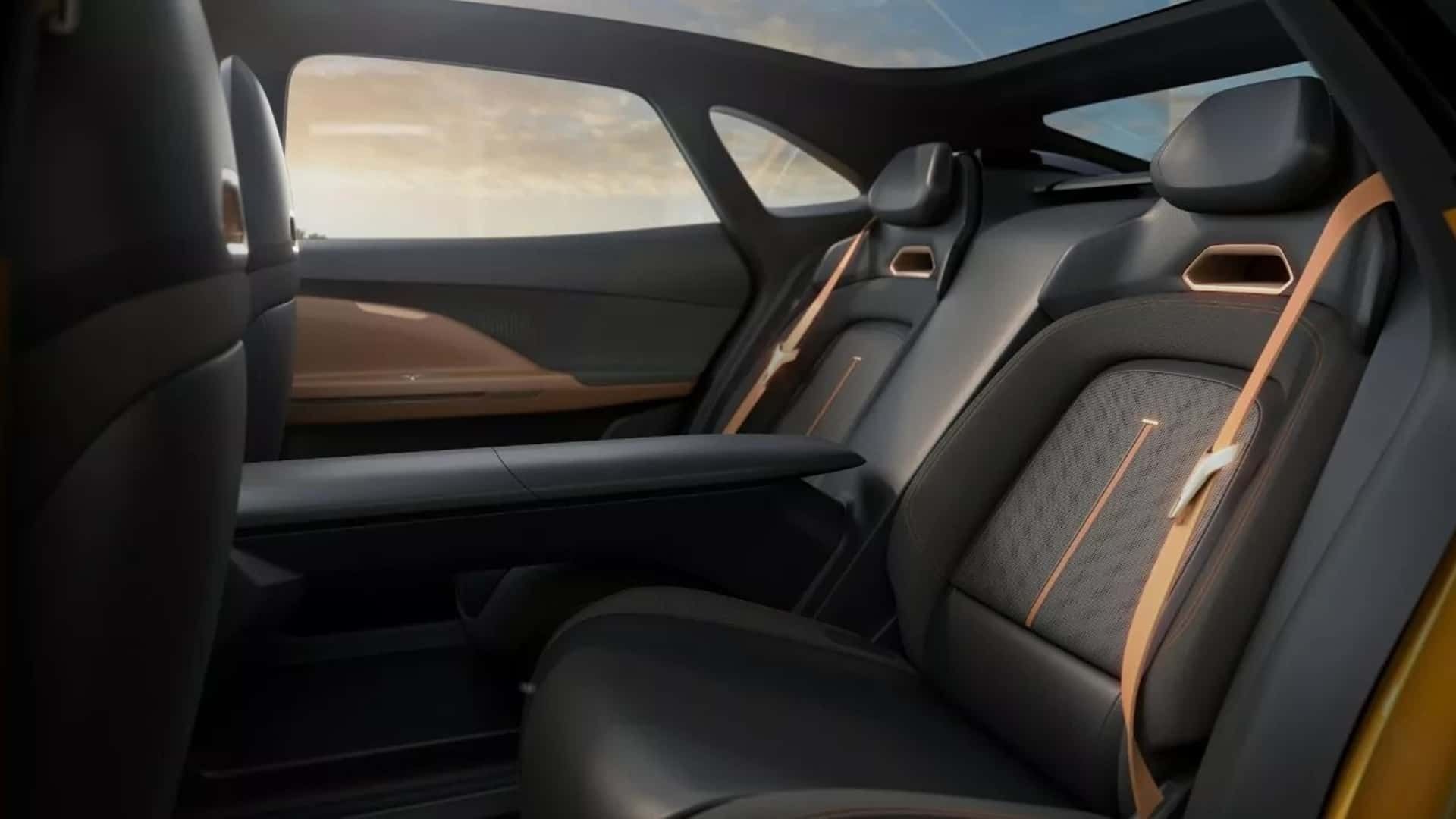 نمای داخل کابین و صندلی عقب خودرو بیوک الکترا GS