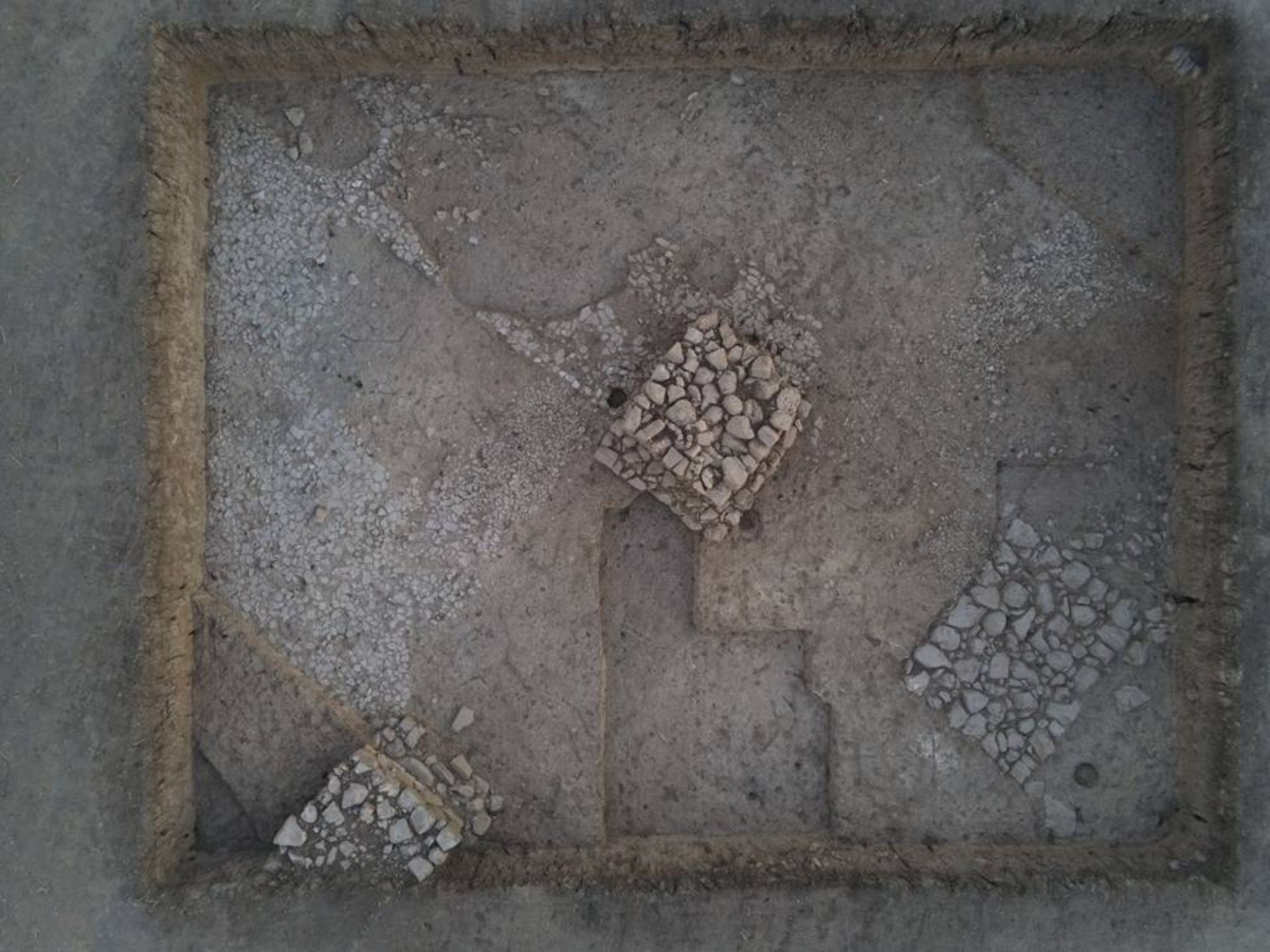 ستون‌های مدفون در محوطه باستان شناسی عراق