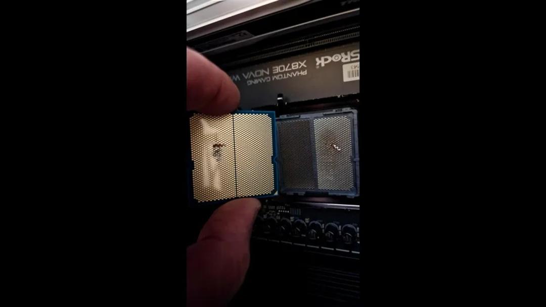 عکس پردازنده 9800x3d سوخته در دست و سوکت مادربرد آسیب دیده