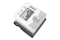 نمای سمت راست دستگاه فشار خون بی ول PRO-39 با نمایشگر روشن و نمایش کاف