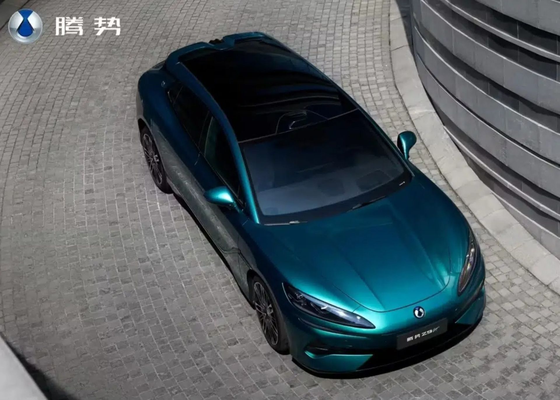 خودروی بی‌وای‌دی Denza Z9 GT از نمای بالا