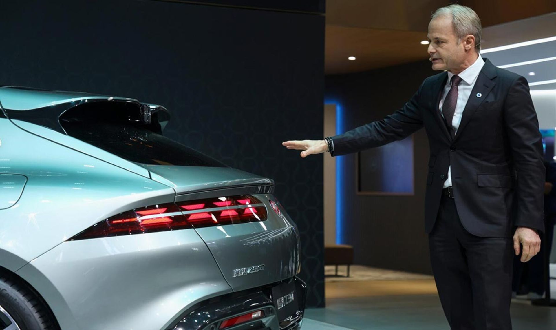 نمای عقب انتهایی خودرو BYD Denza Z9 GT