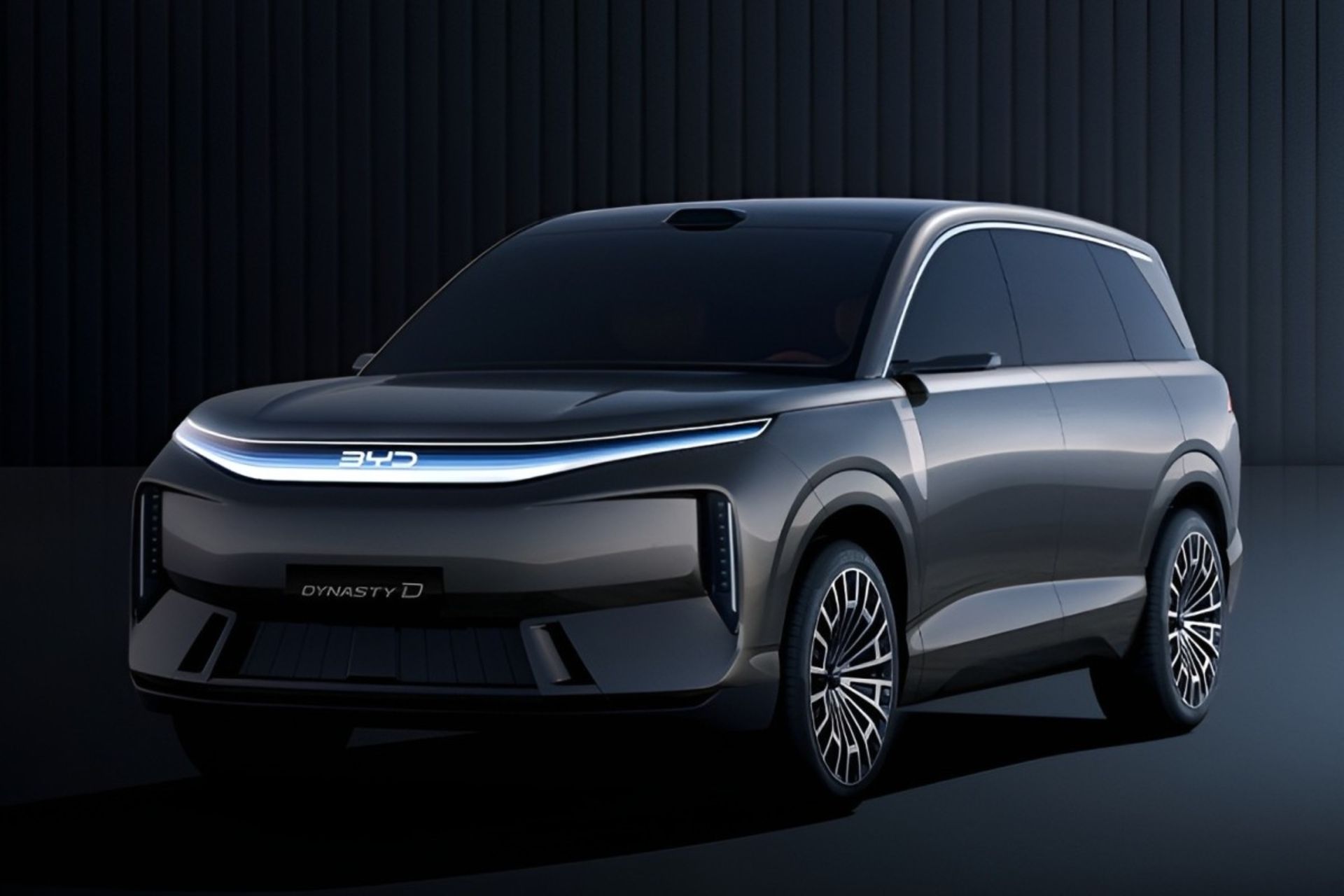 نمای سه‌چهارم جلو خودرو بی‌وای داینستی